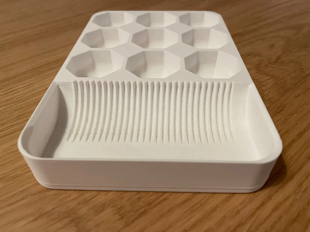 Khay trộn màu nhỏ cho sơn hobby với khu vực làm sạch cọ