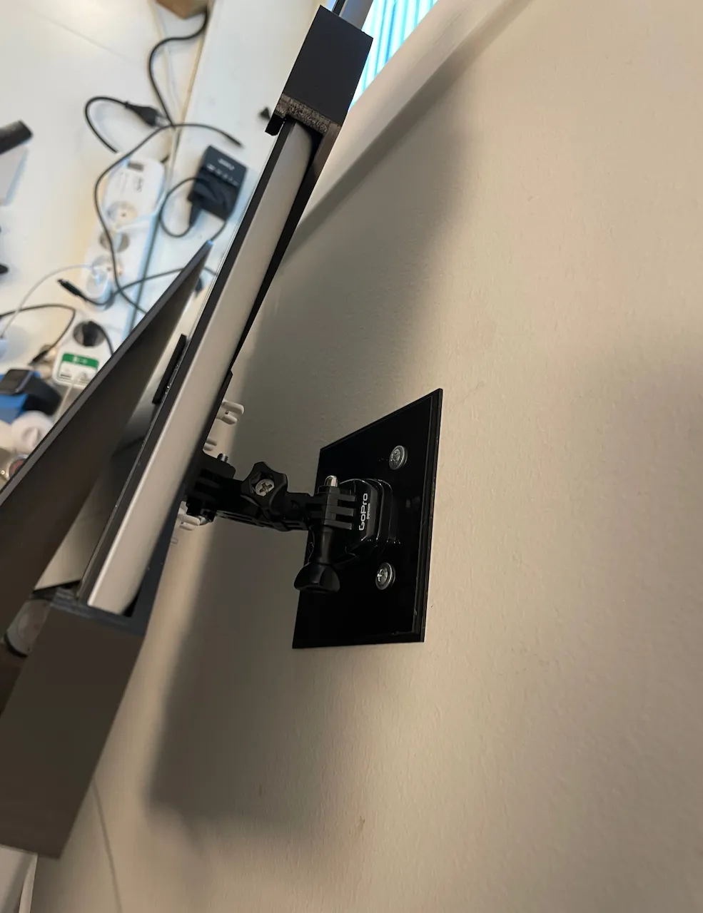 Giá đỡ Huion Kamvas Pro 16 (4K) với giá đỡ GoPro