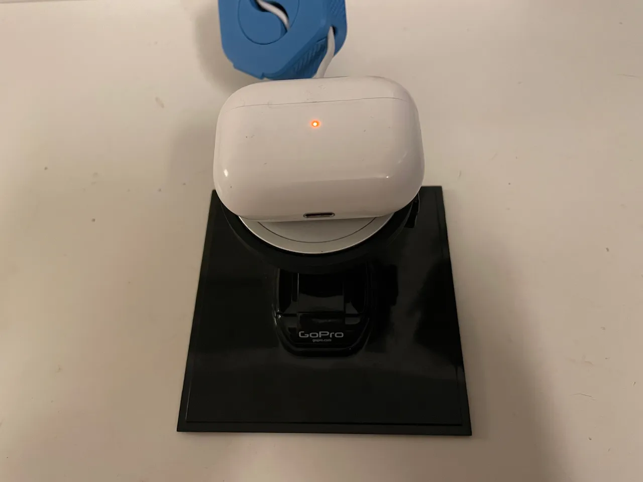 Giá đỡ MagSafe với chân đế GoPro tiện dụng