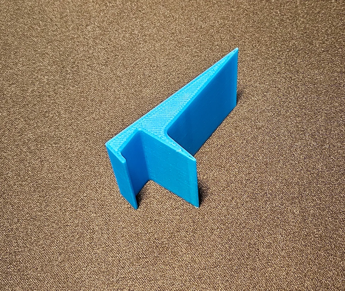 Giá đỡ điện thoại nhỏ gọn, dễ in và bền chắc