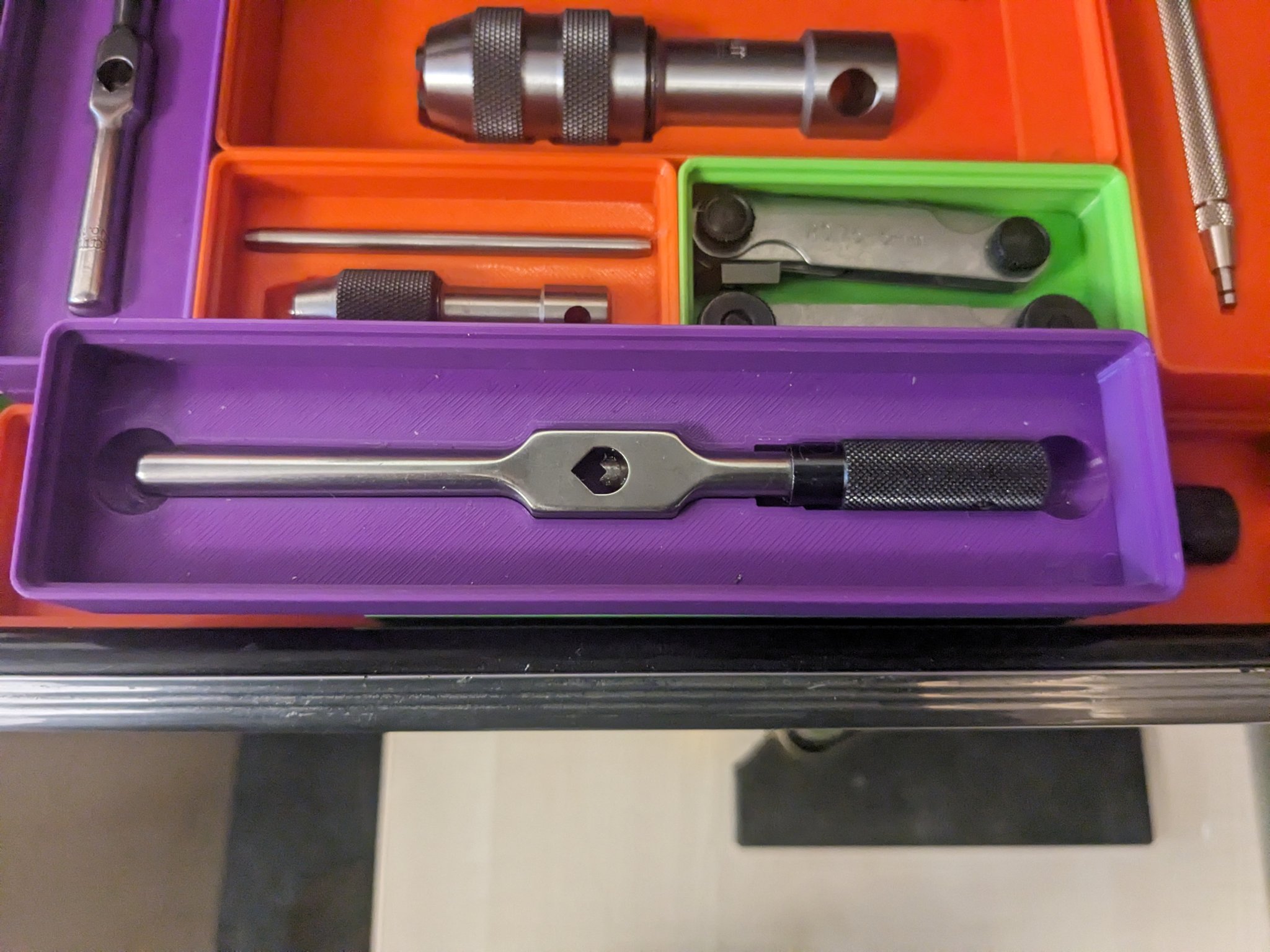 Tay cầm và chìa khóa Starrett 91A trong bộ Gridfinity 4x1x3