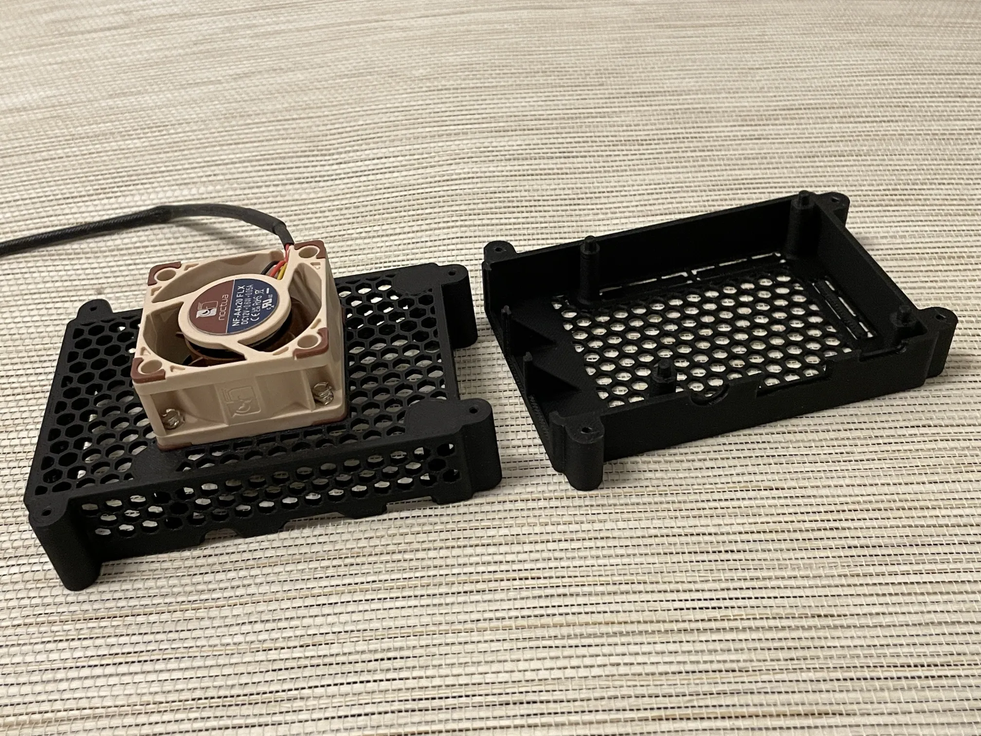 Vỏ máy tính Radxa Rock Pi 4 Plus với quạt 40x40 mm