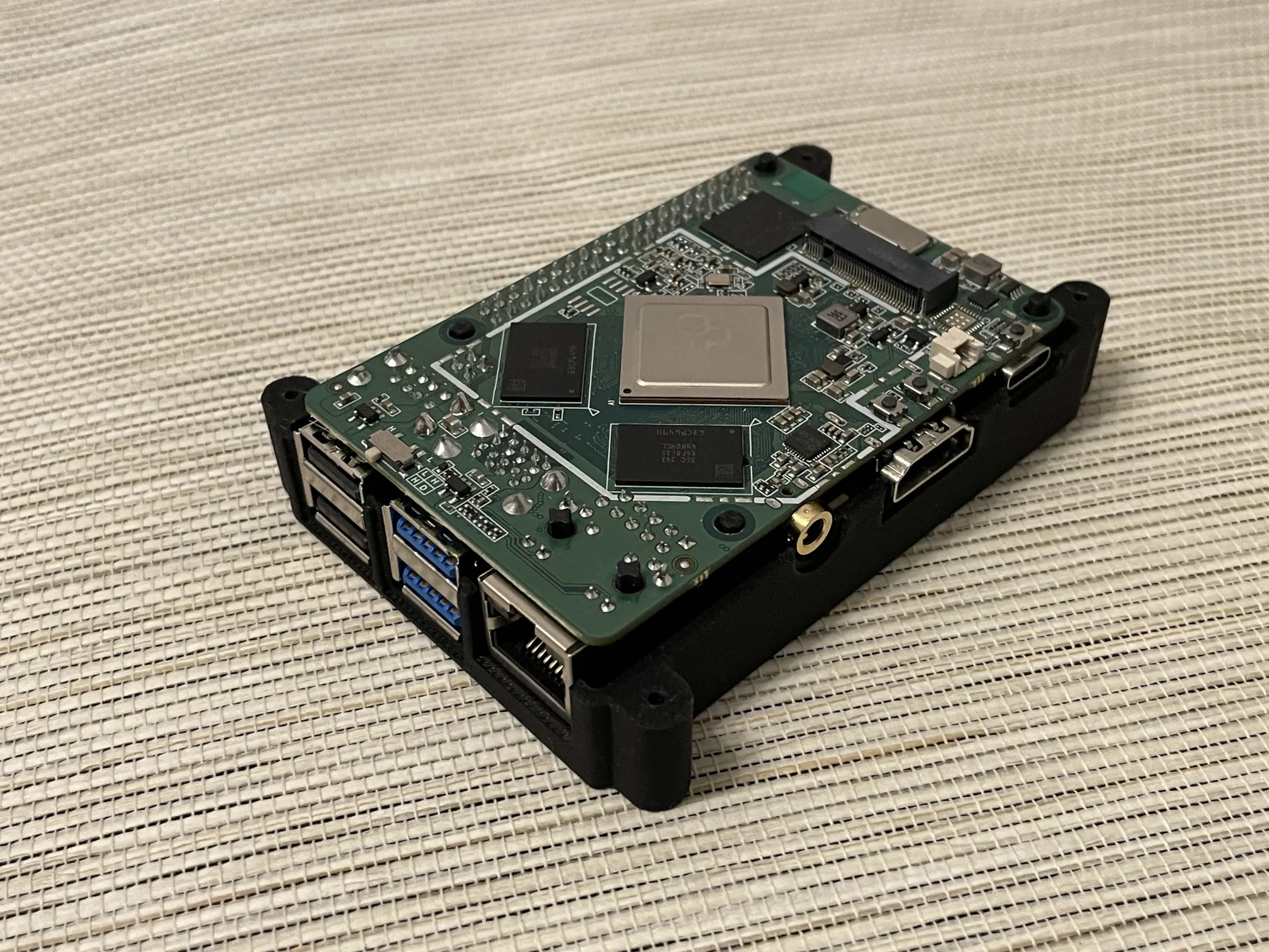 Vỏ máy tính Radxa Rock Pi 4 Plus với quạt 40x40 mm