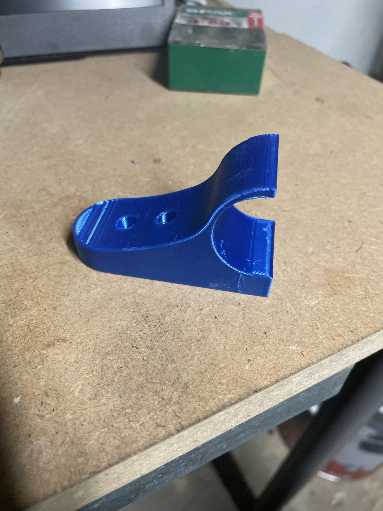 Giá đỡ tường cho xẻng tuyết