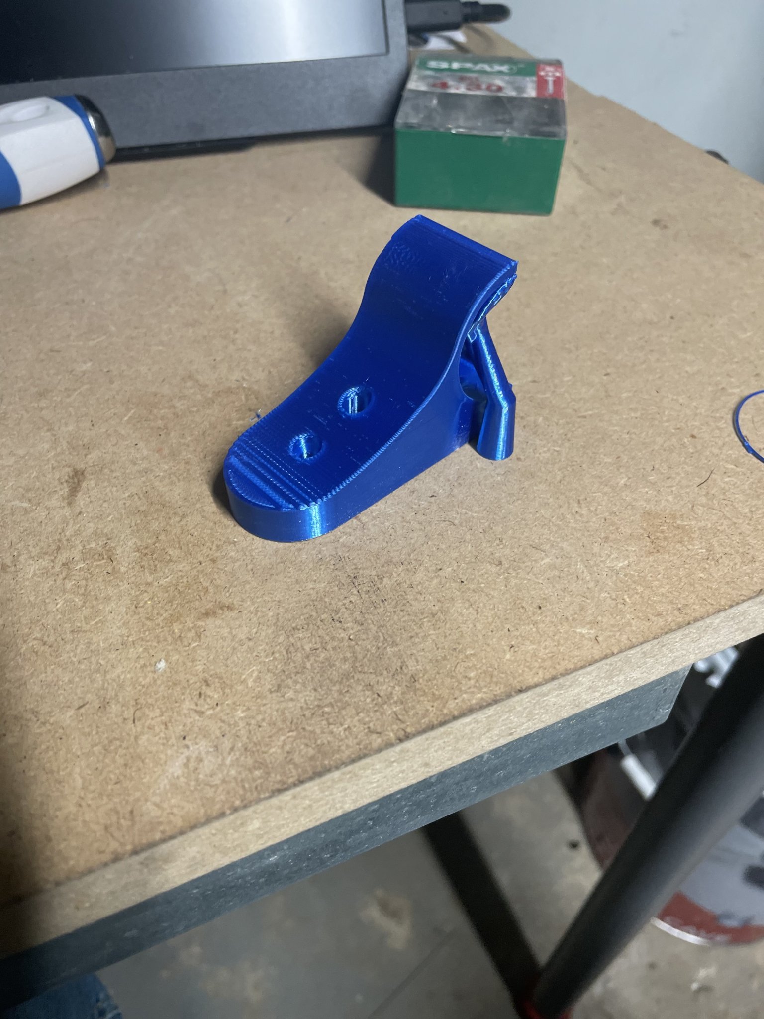 Giá đỡ tường cho xẻng tuyết