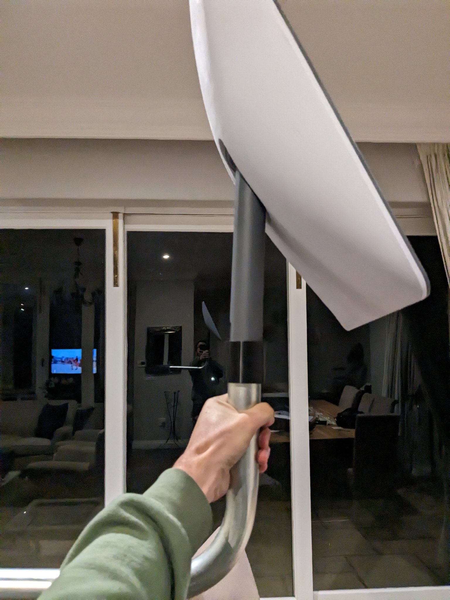 Giá đỡ ống lắp đặt cho dish Starlink trên tường