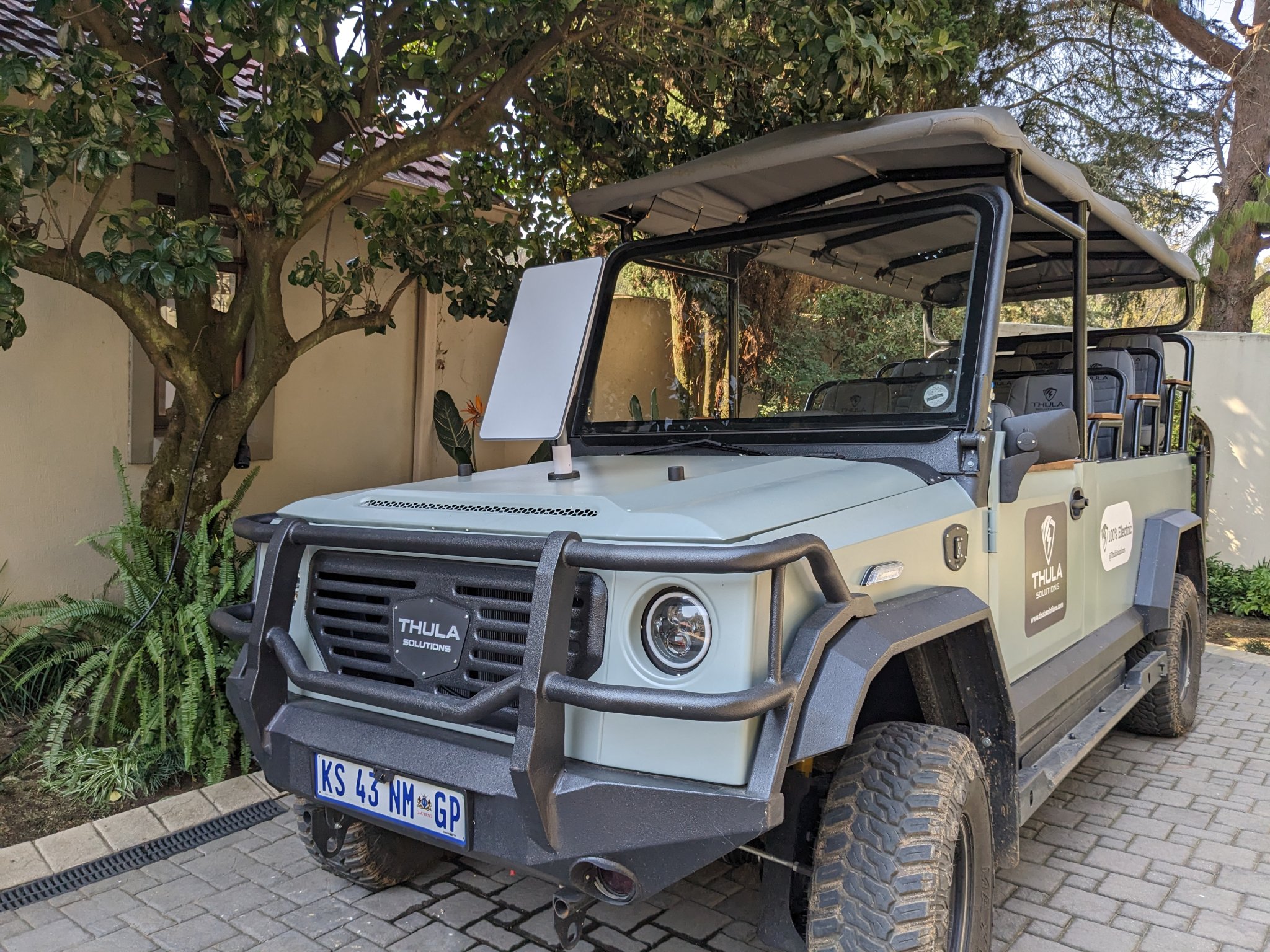 Giá đỡ ống lắp đặt cho dish Starlink trên tường