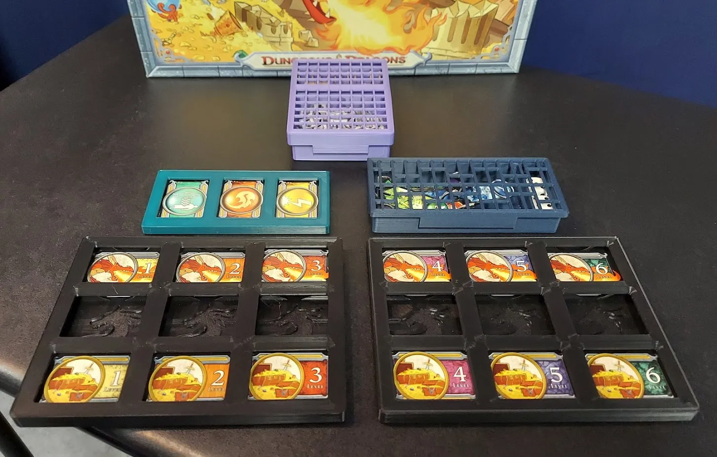 Bộ giá đỡ thẻ và token cho trò chơi Dungeon!