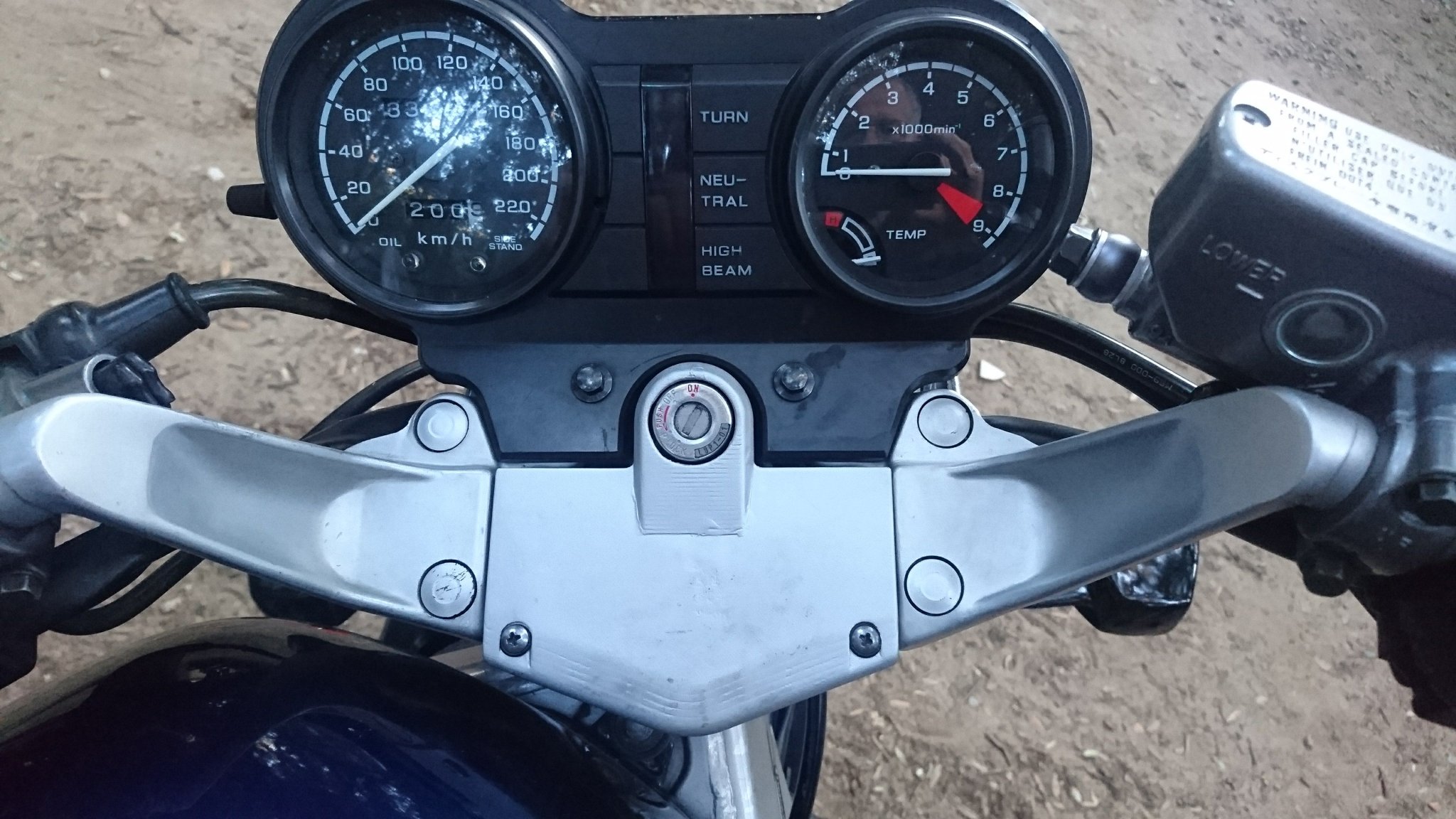 Nắp hộp cầu chì HONDA NTV650 Revere (RC33)