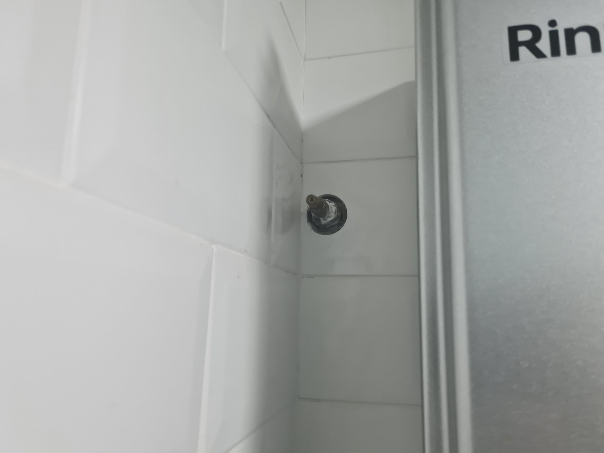 Nắp bọc cho cartridge vòi nước xấu xí trong không gian hẹp