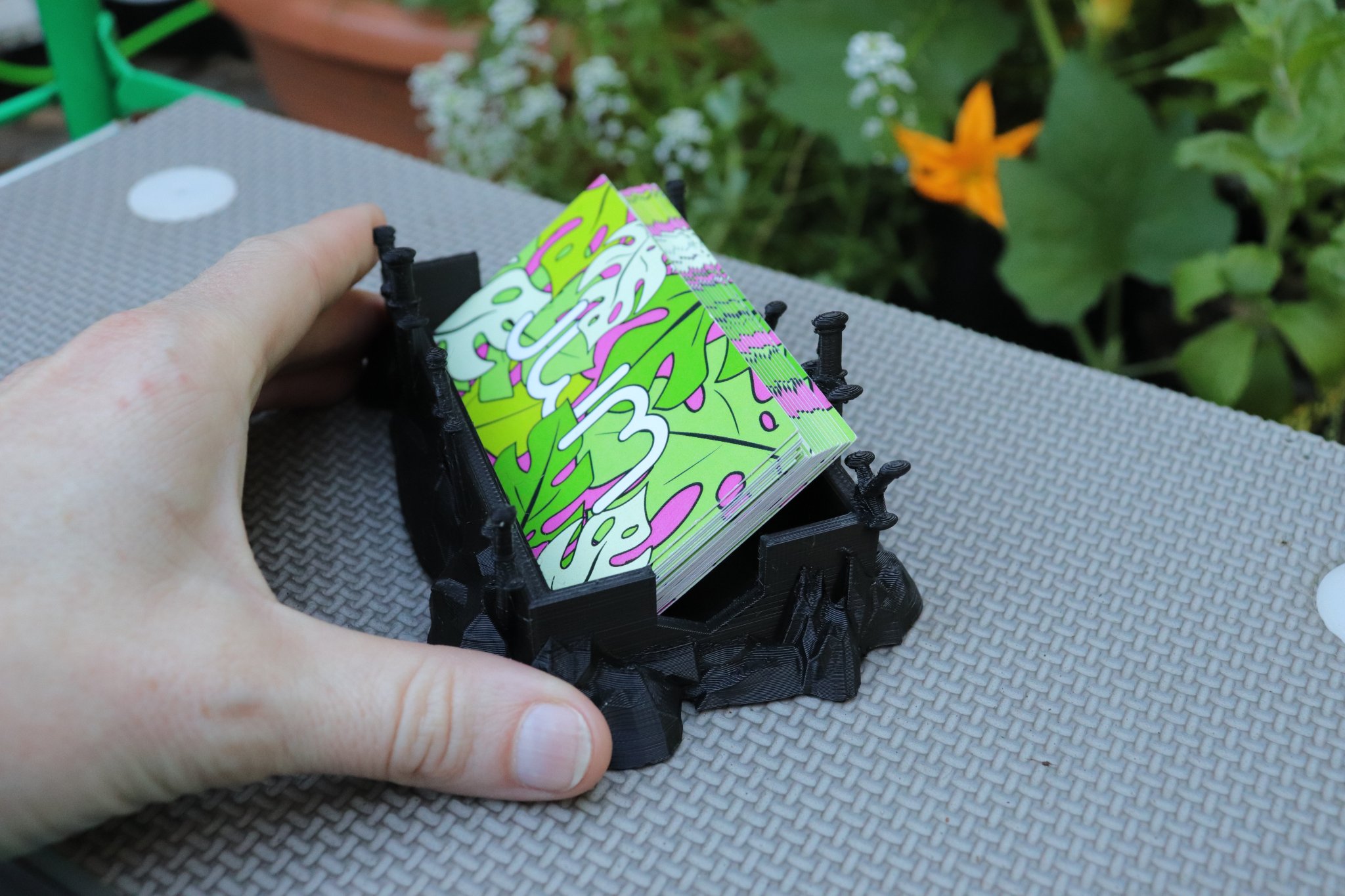 Giá đỡ danh thiếp lấy cảm hứng từ Vua Arthur