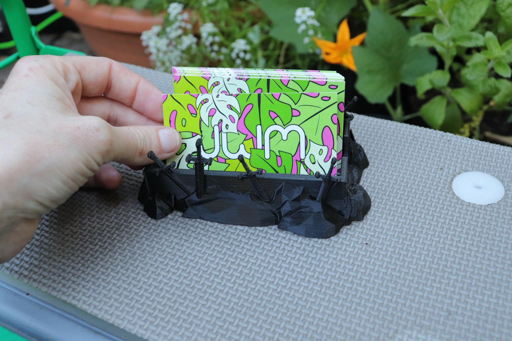 Giá đỡ danh thiếp lấy cảm hứng từ Vua Arthur