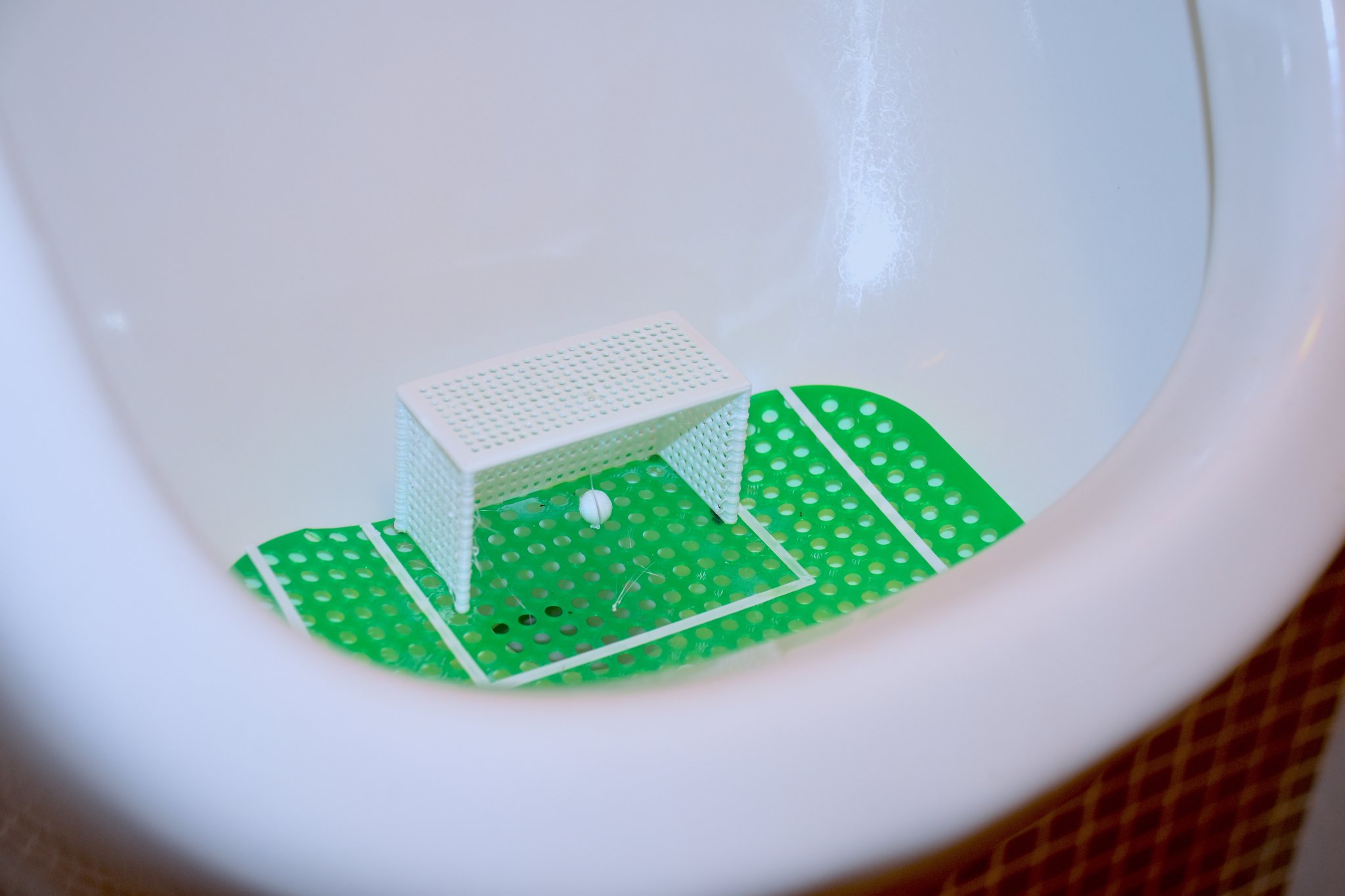 Bóng đá cho bồn tiểu