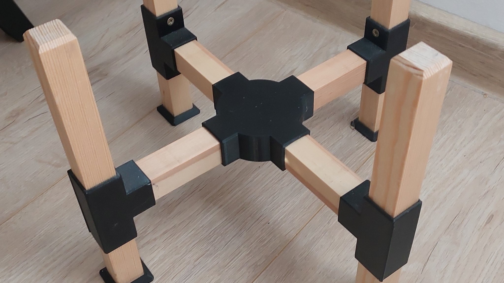 Giá đỡ chậu hoa bằng gỗ thông 20x20mm