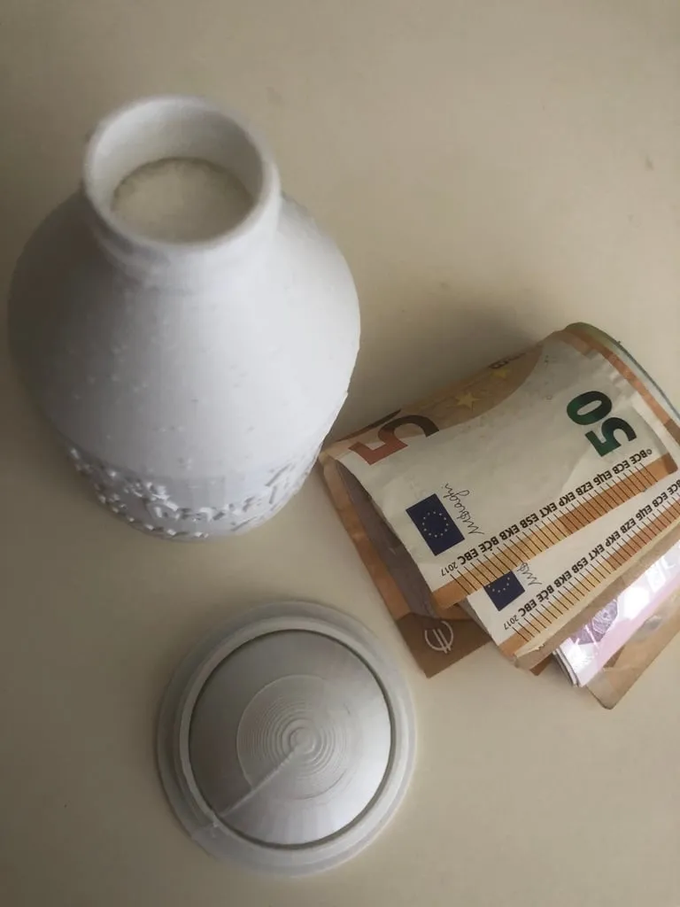 BÌNH CHỨA VỚI NGĂN KÍN ĐỂ TIỀN AN TOÀN TẠI NHÀ