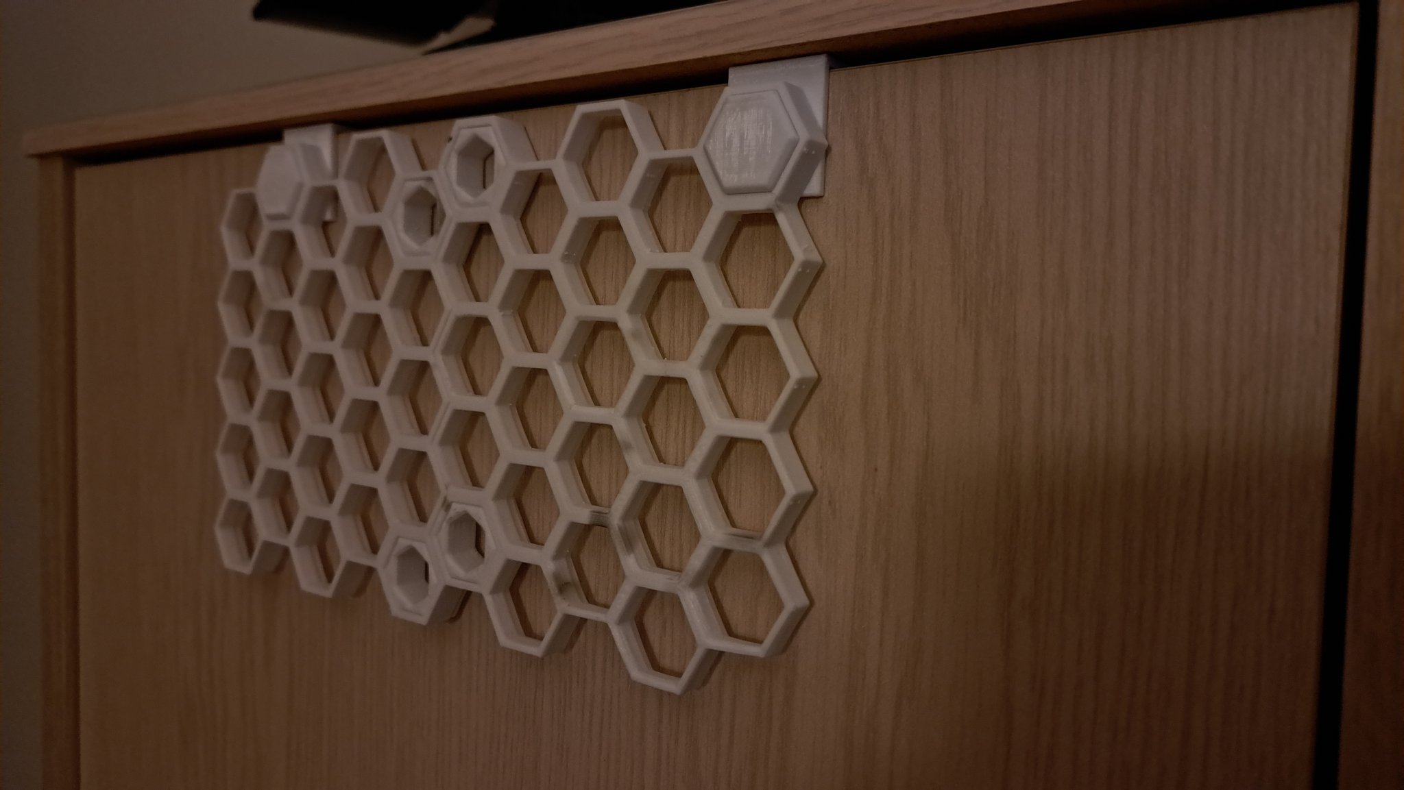 Phụ kiện tường tổ ong cho cửa tủ đồ