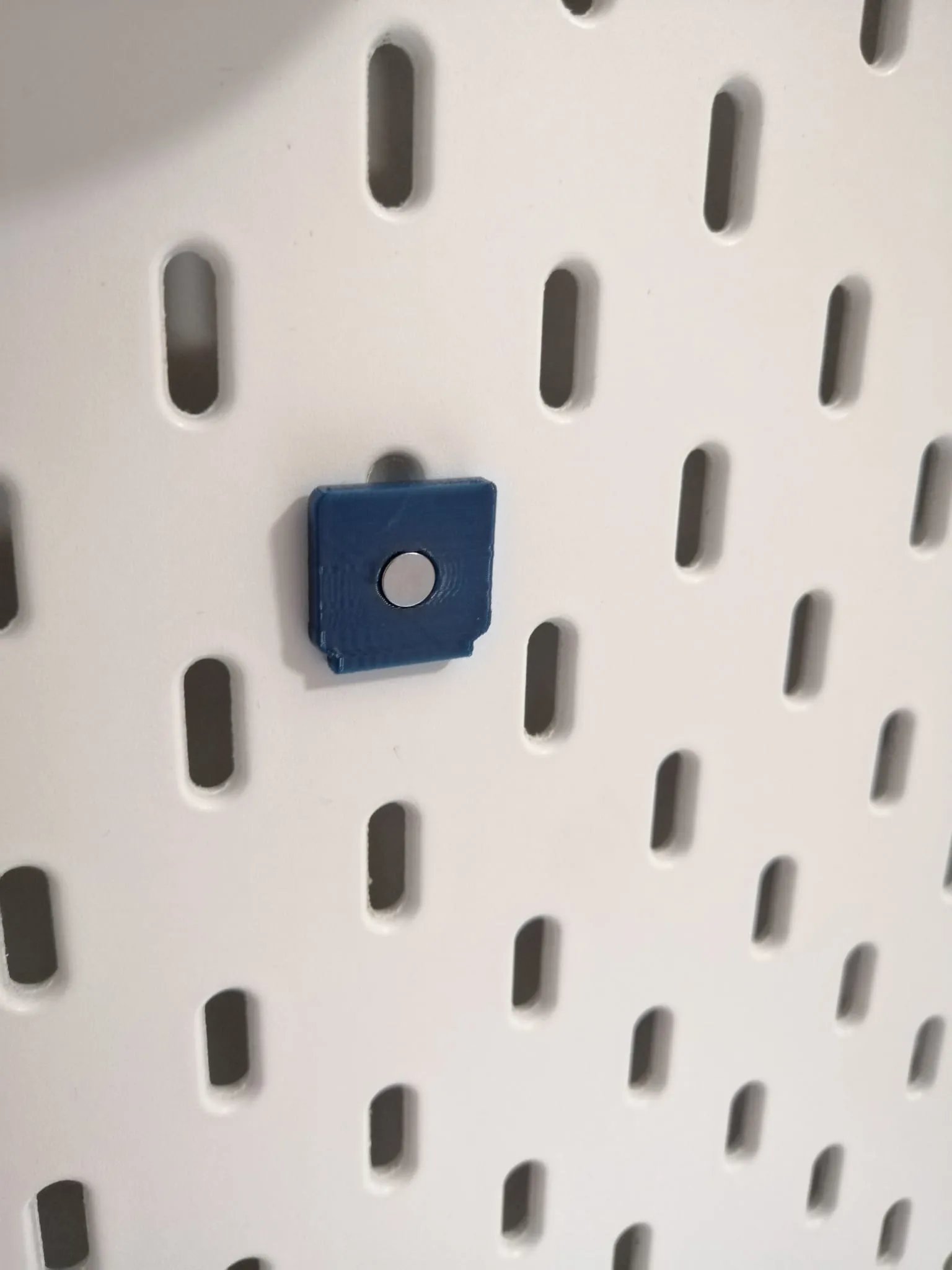 Giá đỡ nam châm IKEA Skadis cho không gian làm việc