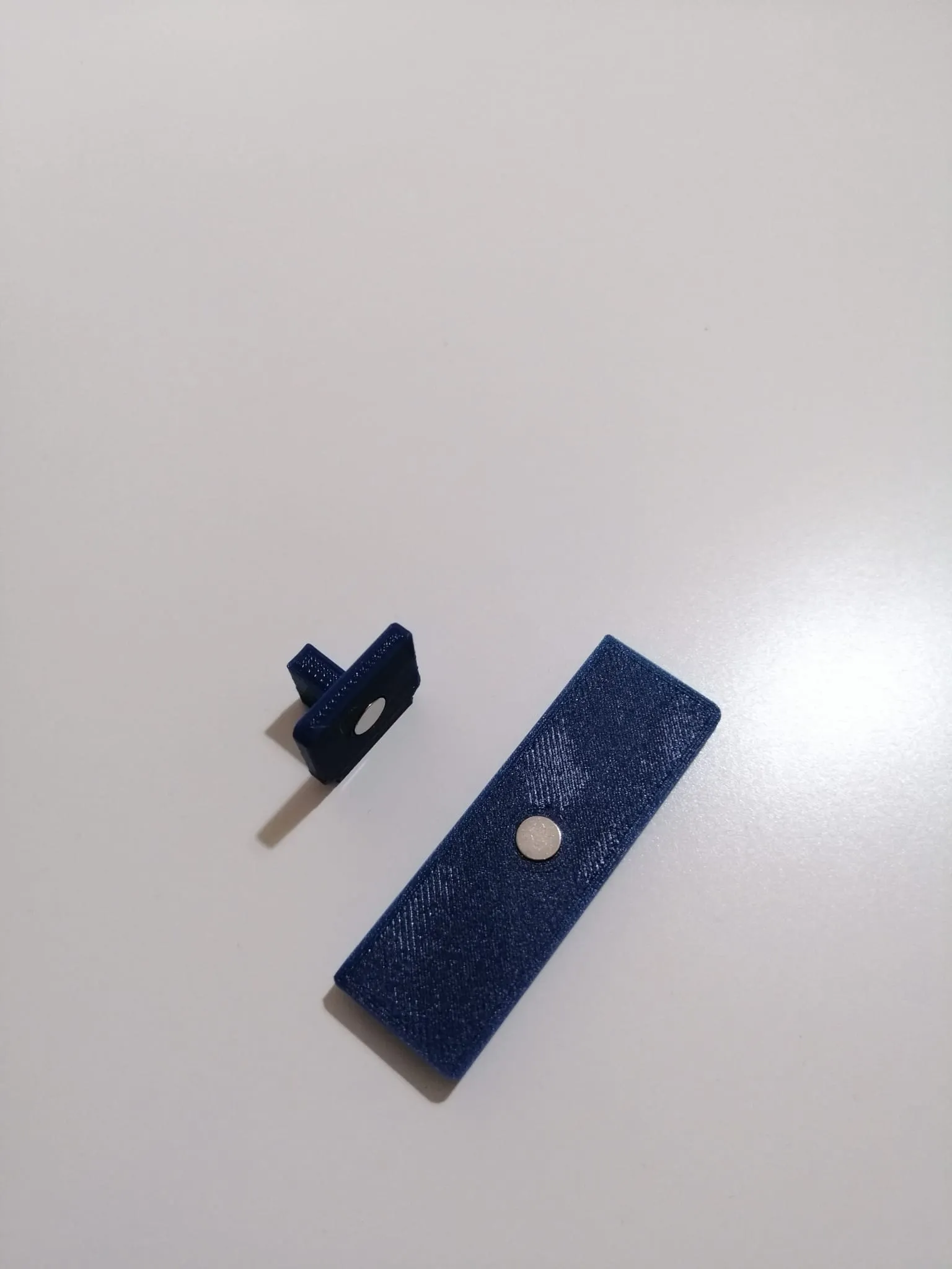 Giá đỡ nam châm IKEA Skadis cho không gian làm việc