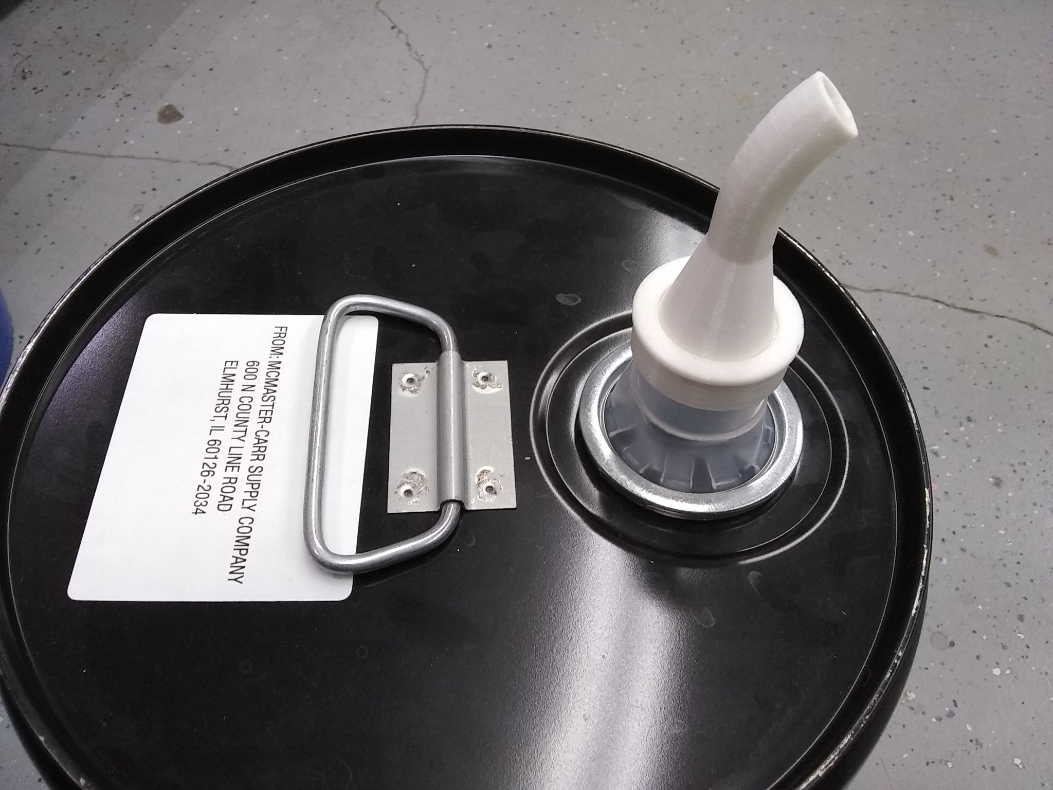 Vòi xả cho thùng isopropanol 5 gallon McMaster-Carr