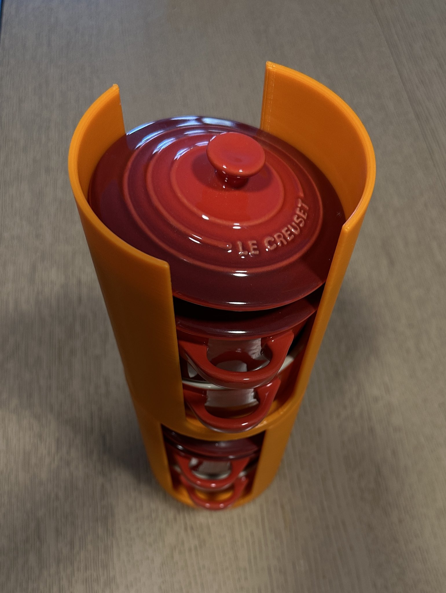 Giá đỡ chồng mini Le Creuset cho bếp gia đình