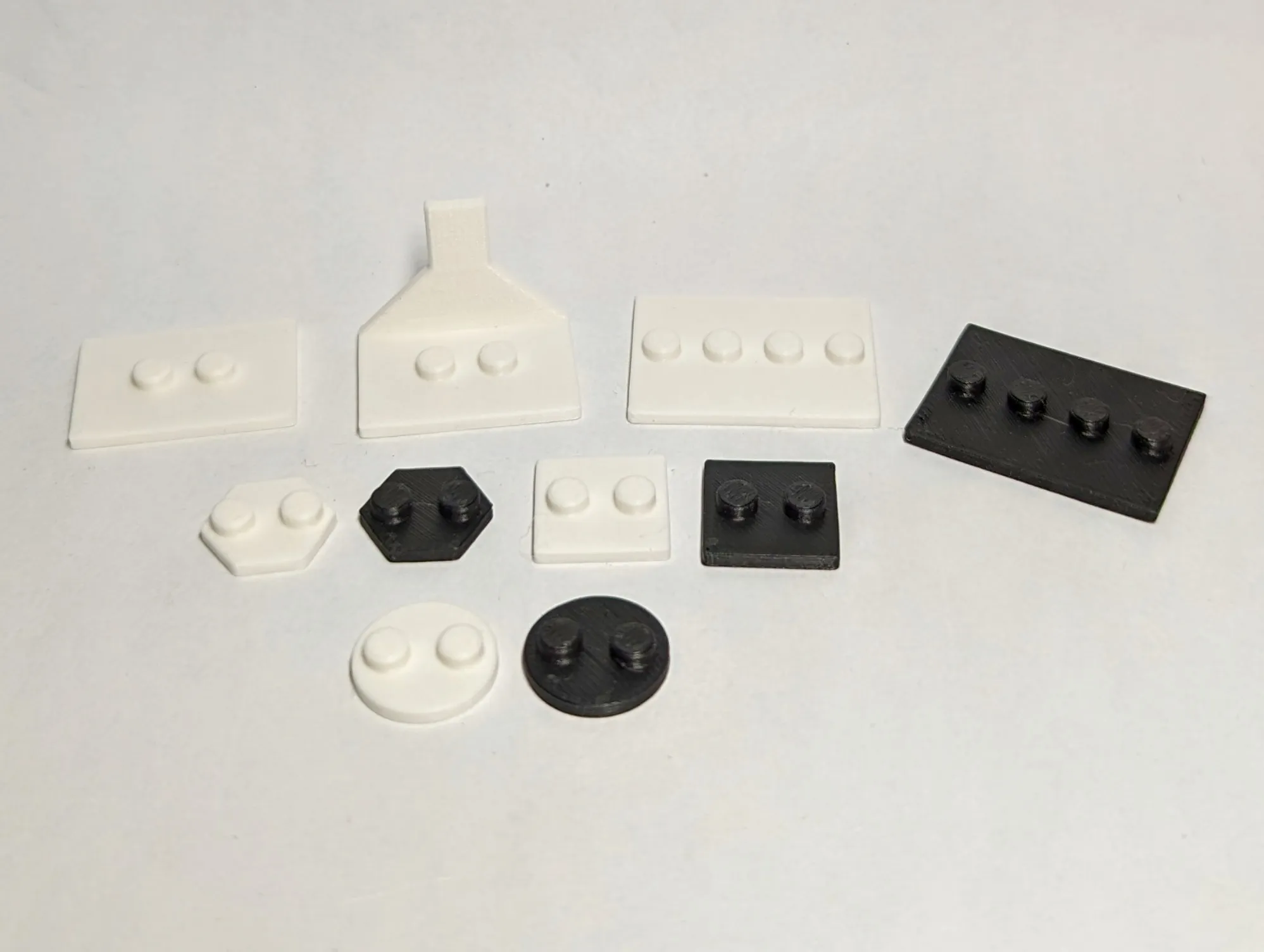 Giá đỡ minifigure LEGO nhiều hình dạng và giá treo tường