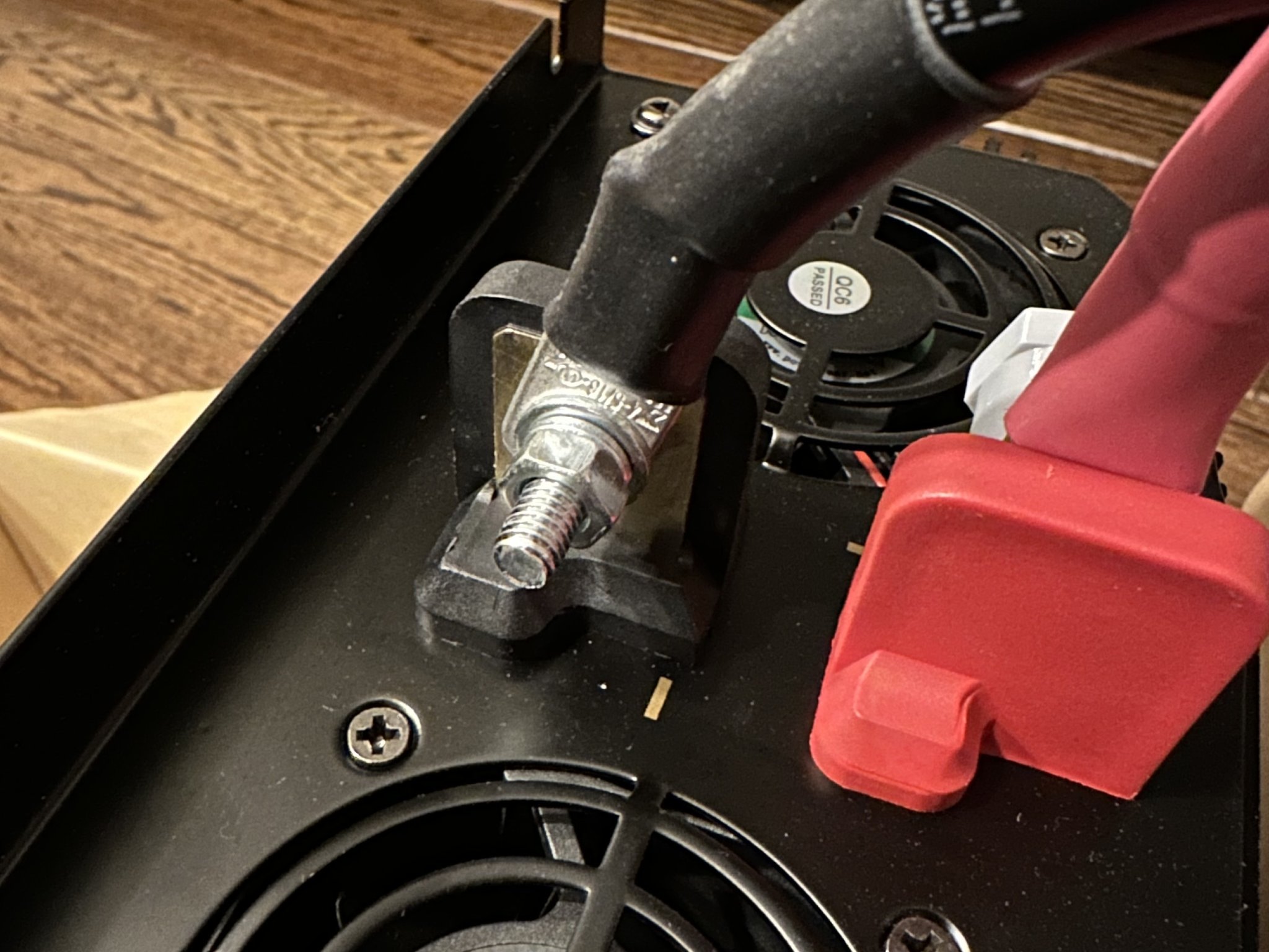 Nắp đậy đai ốc lục giác M6 cho kết nối điện áp 120V