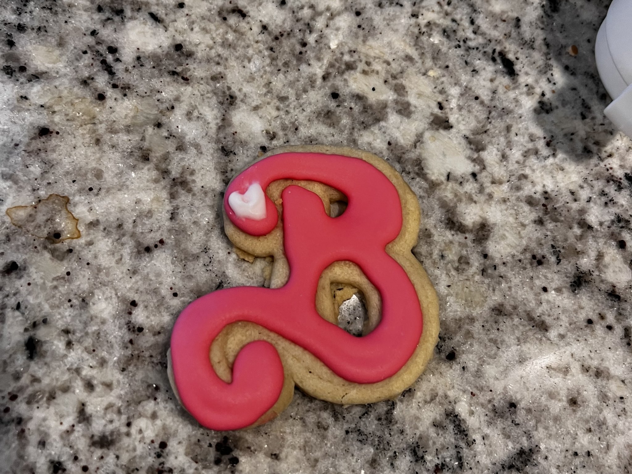 Cutter bánh quy hình logo Barbie B