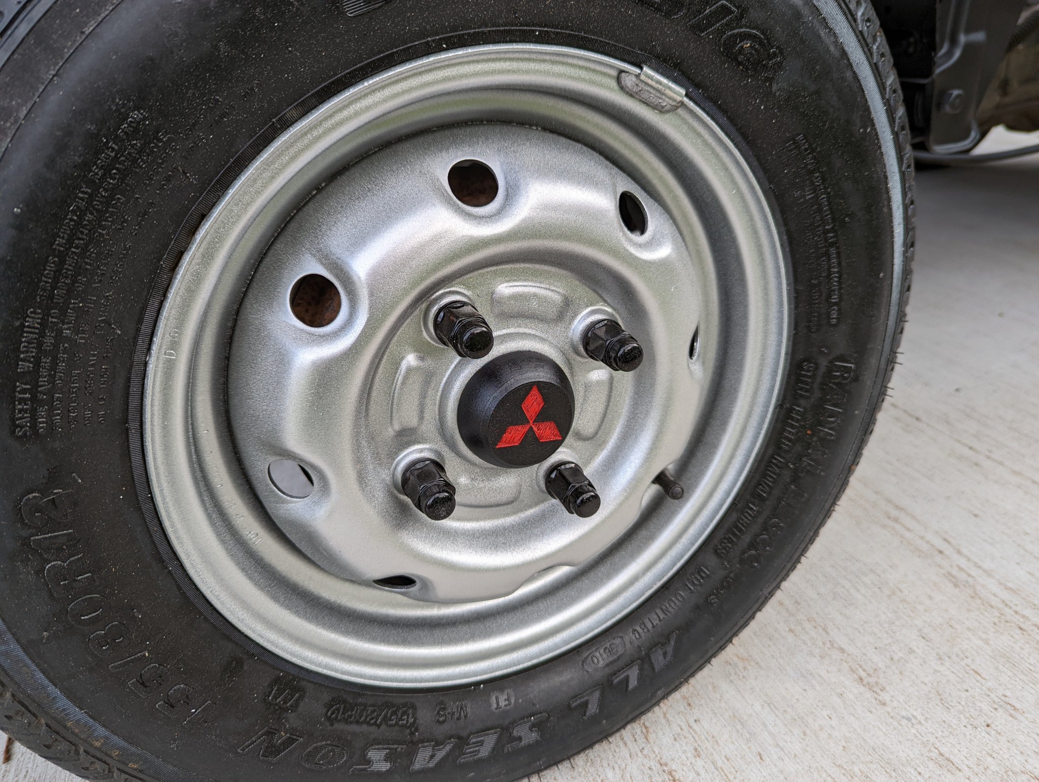 Nắp trung tâm bánh xe 60mm cho xe tải mini