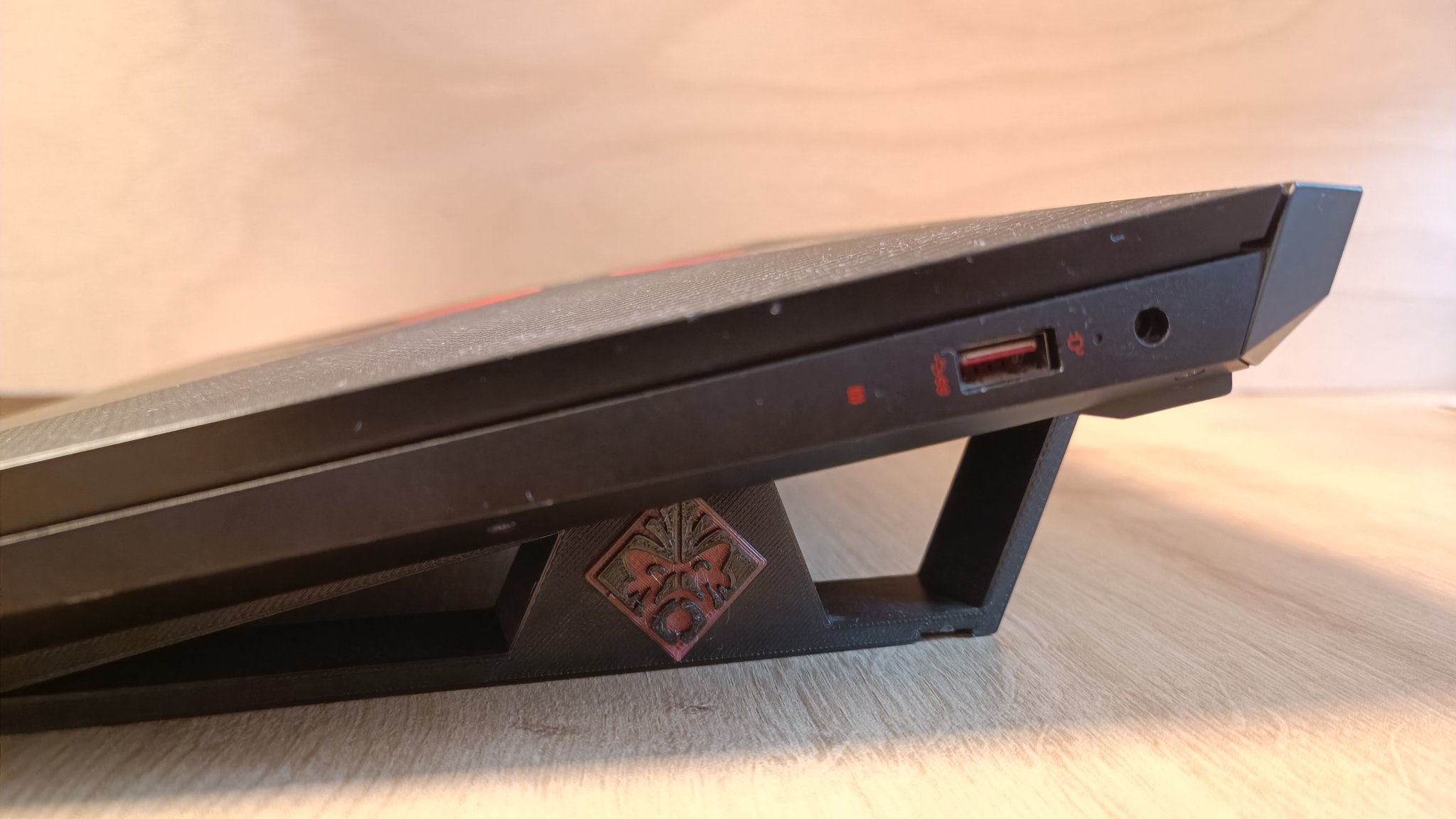 Giá đỡ làm mát cho laptop OMEN 15-dc0018nc