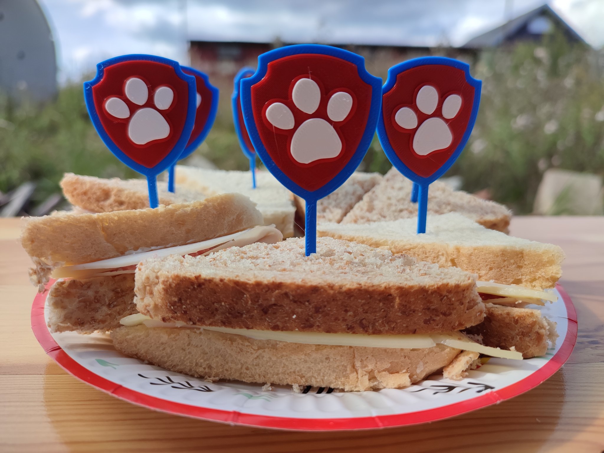 Pin gắn cupcake hình Paw Patrol