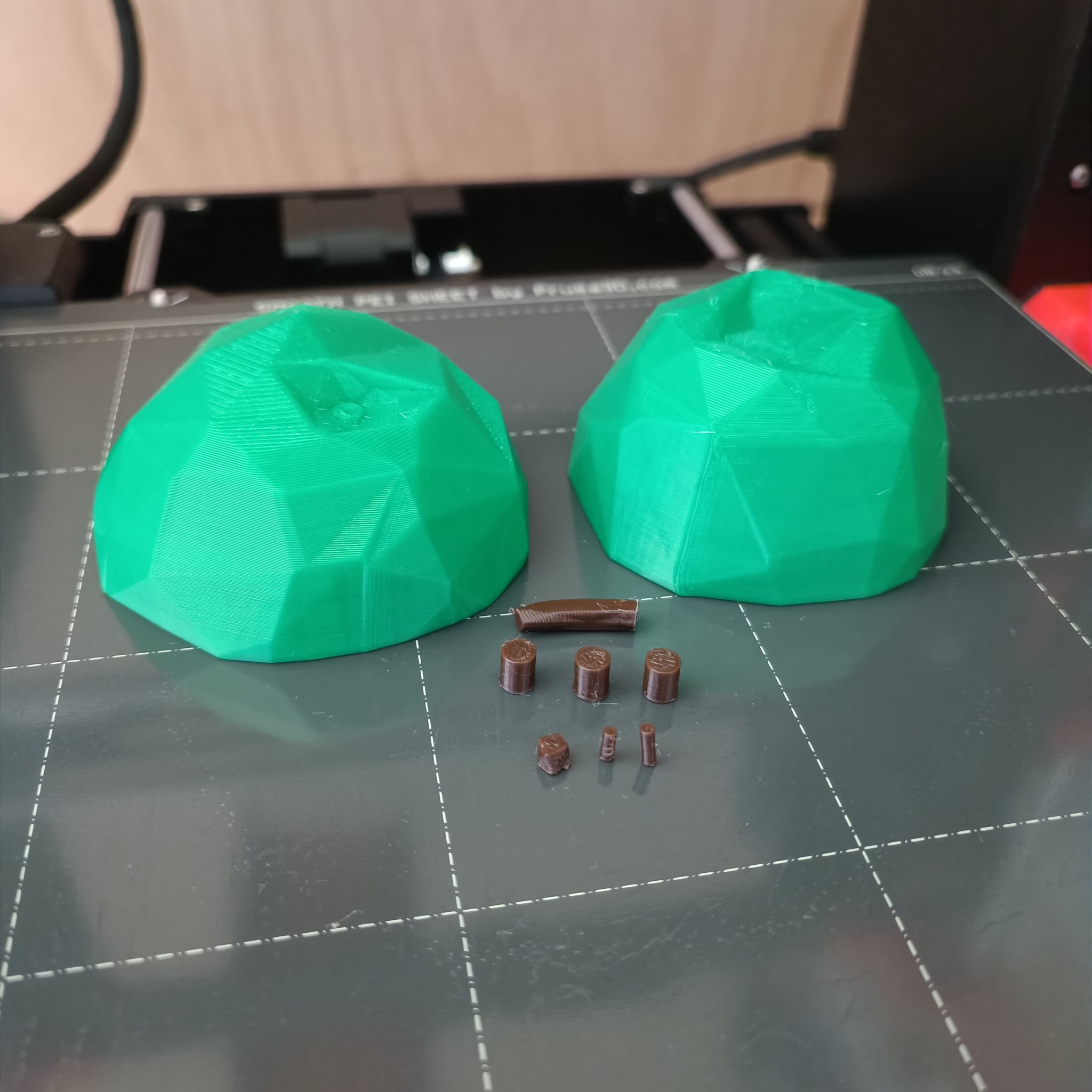 Bát trái cây poly thấp với táo, chuối và cam