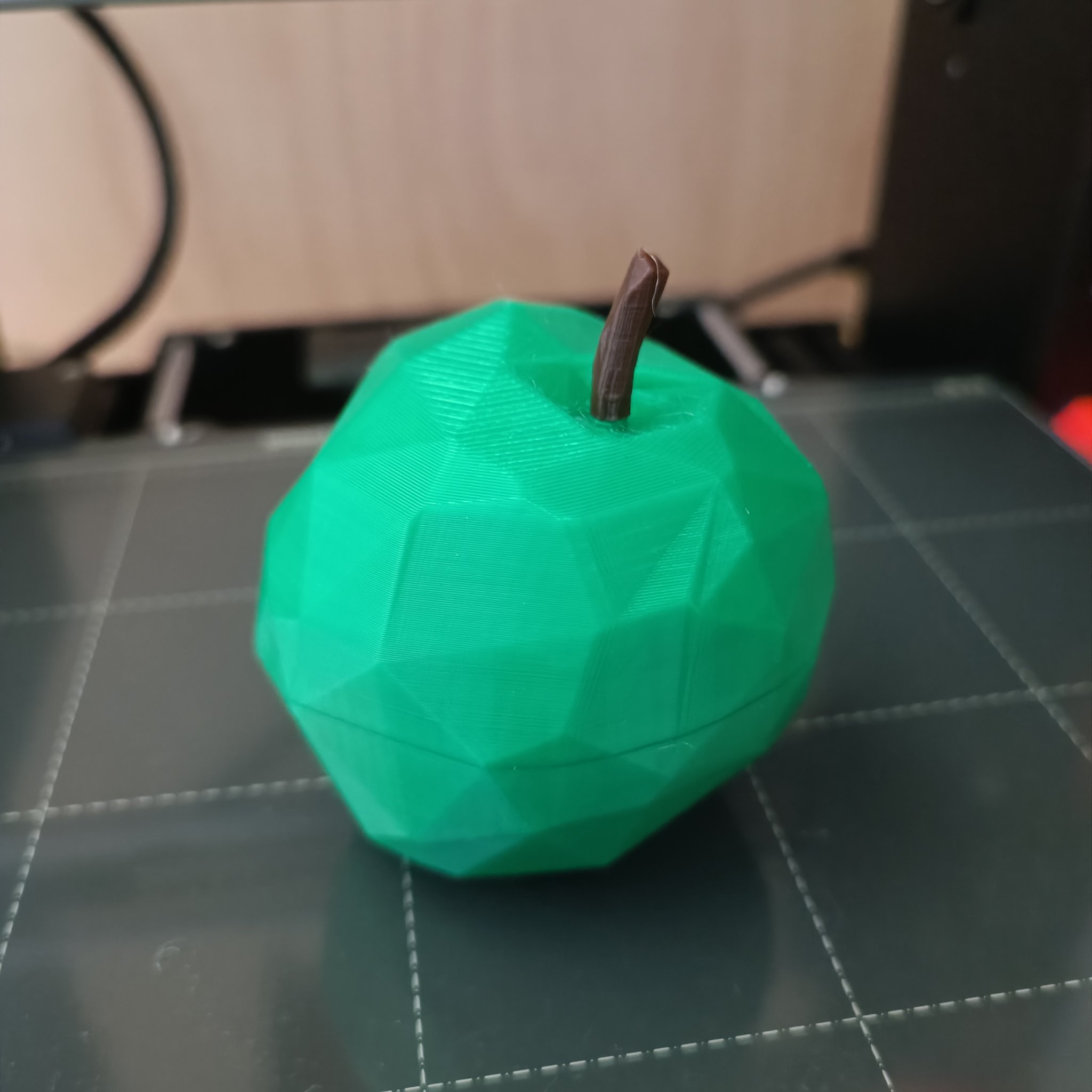 Bát trái cây poly thấp với táo, chuối và cam