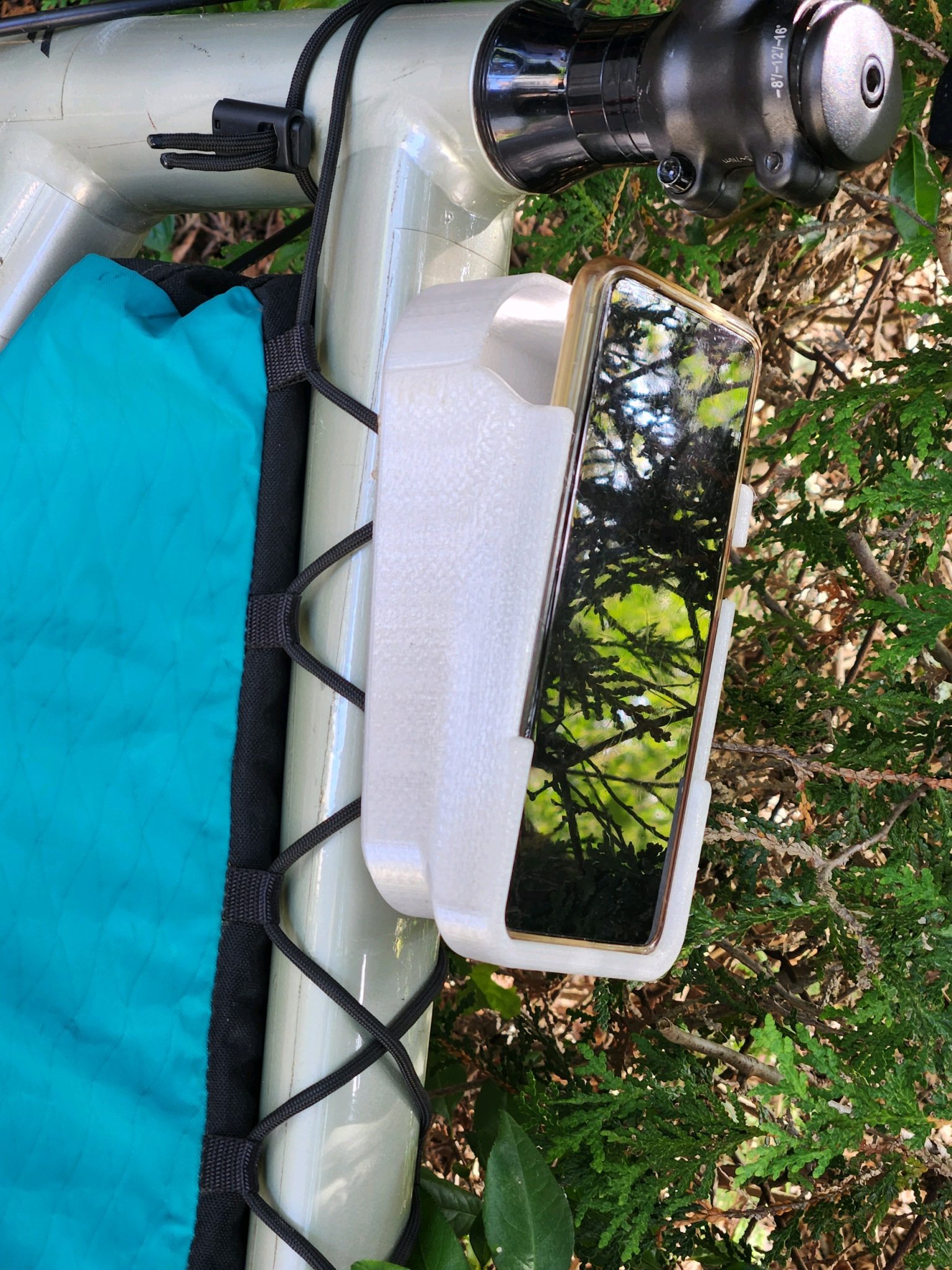 Hộp đựng điện thoại và đồ ăn cho xe đạp gắn trên ống t...