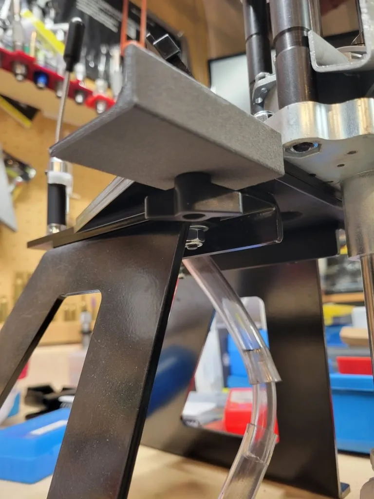 Giá đỡ thùng Akro cho máy nạp đạn Lee Pro 1000 mới