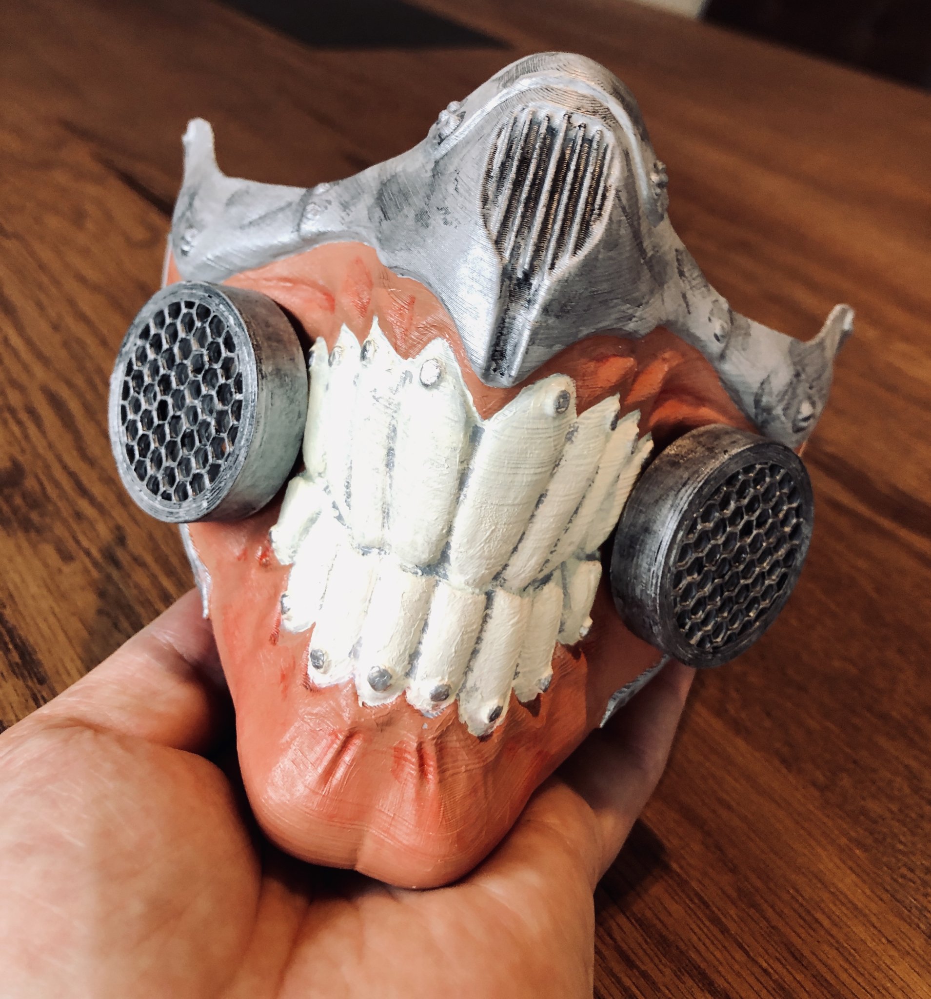 Mặt nạ kinh dị phong cách Immortan trong Mad Max