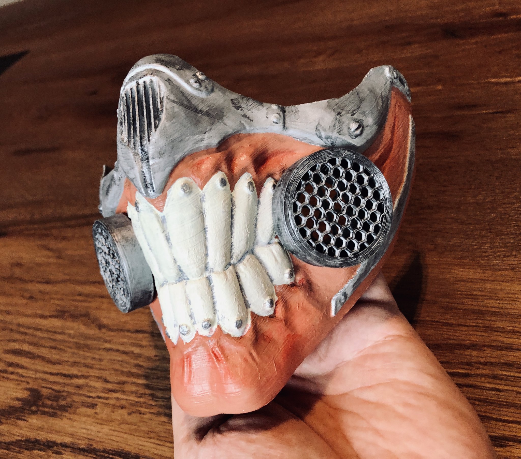 Mặt nạ kinh dị phong cách Immortan trong Mad Max