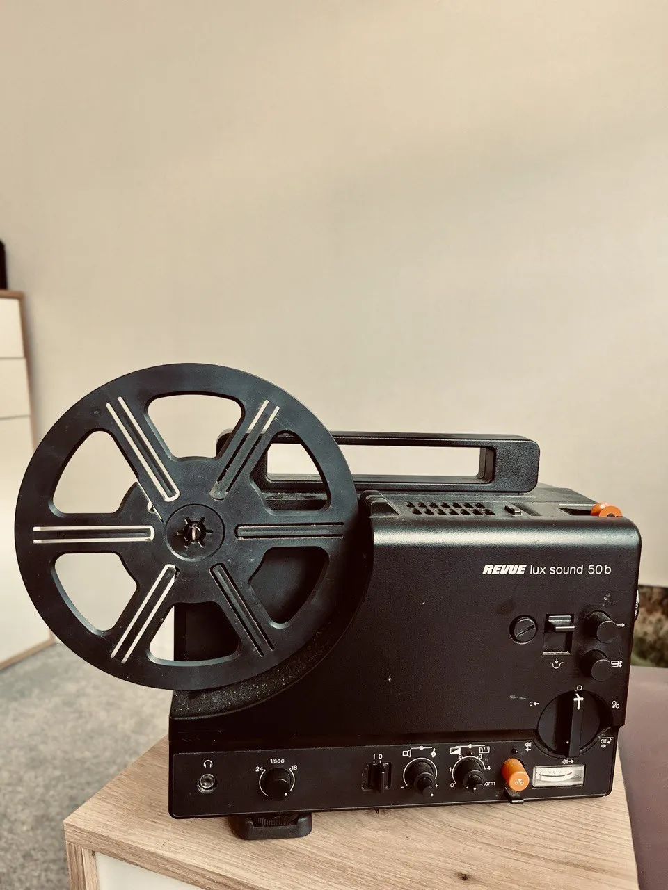 Bánh xe dẫn động cho máy chiếu Super-8