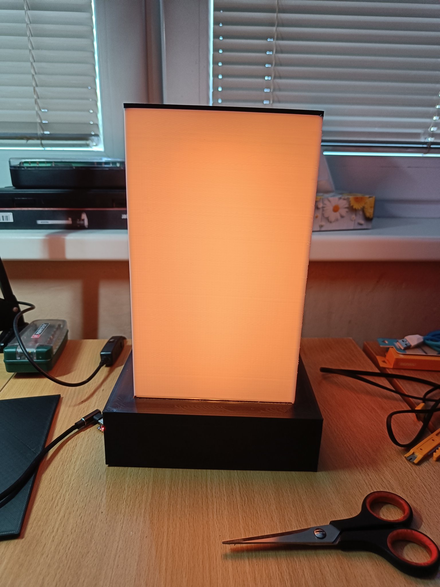 Đèn LED RGB lớn với thiết kế độc đáo