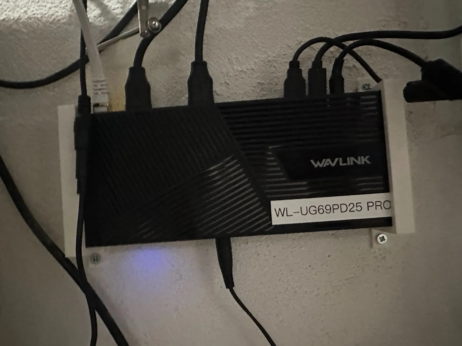 Giá đỡ treo tường cho trạm dock Wavlink WL-UG69PD25