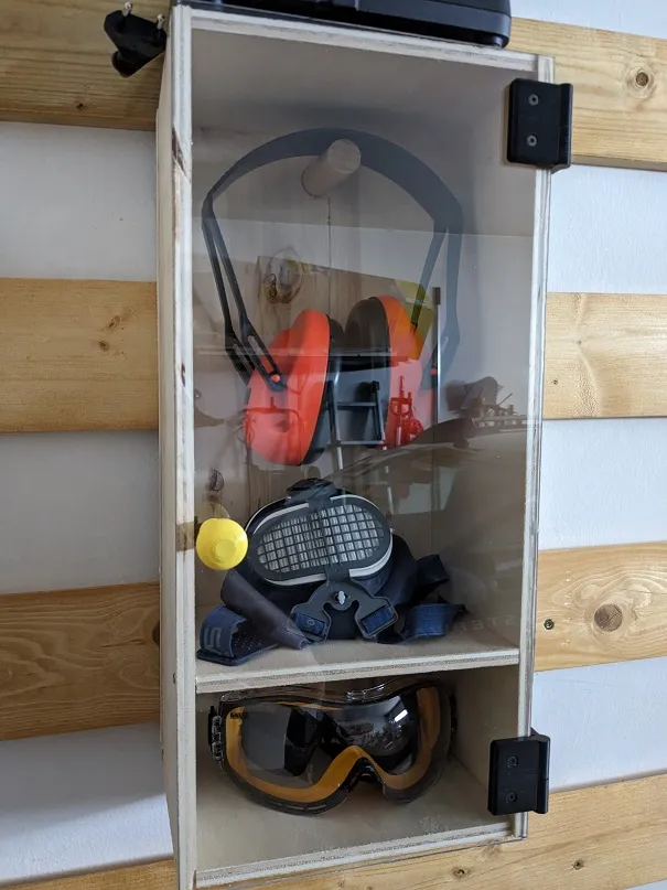 Bản lề cửa với núm và giá đỡ từ tính