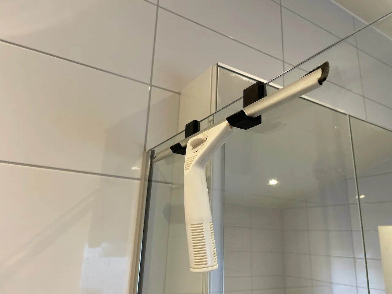 Giá treo tường cho vòi sen với độ dày 8mm