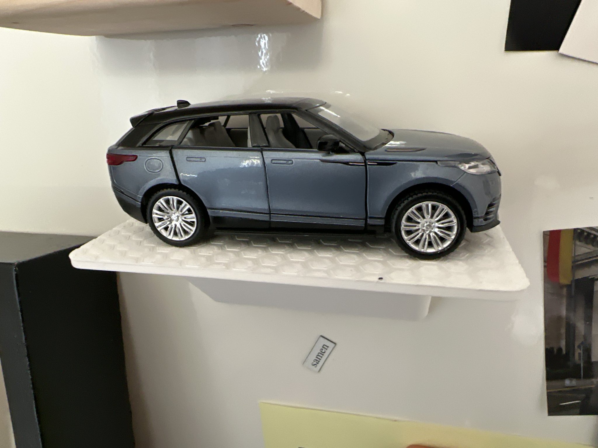 Giá đỡ tường từ tính cho mô hình ô tô tỷ lệ 1/32