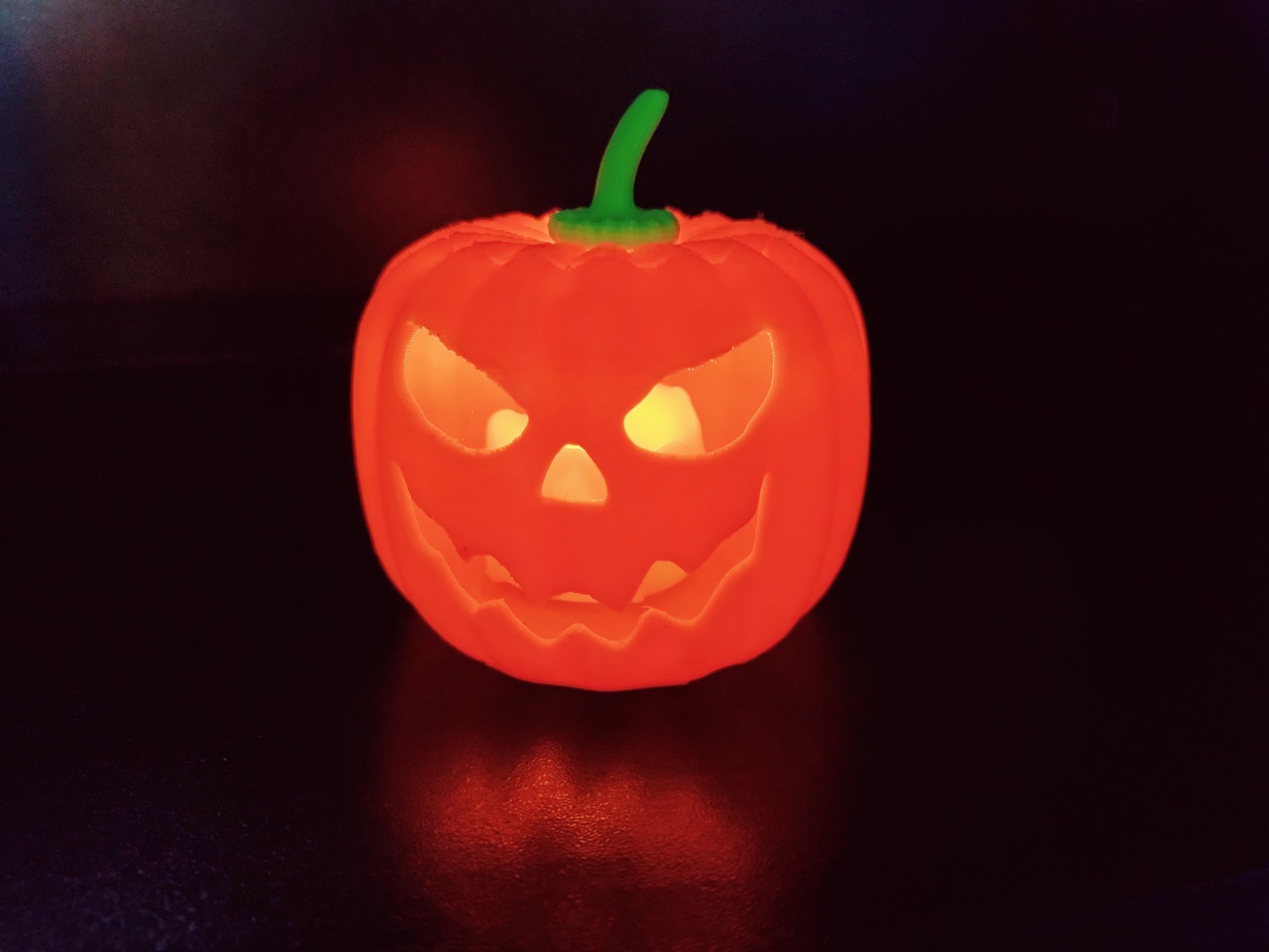 Đèn bí ngô Halloween với thiết kế độc đáo