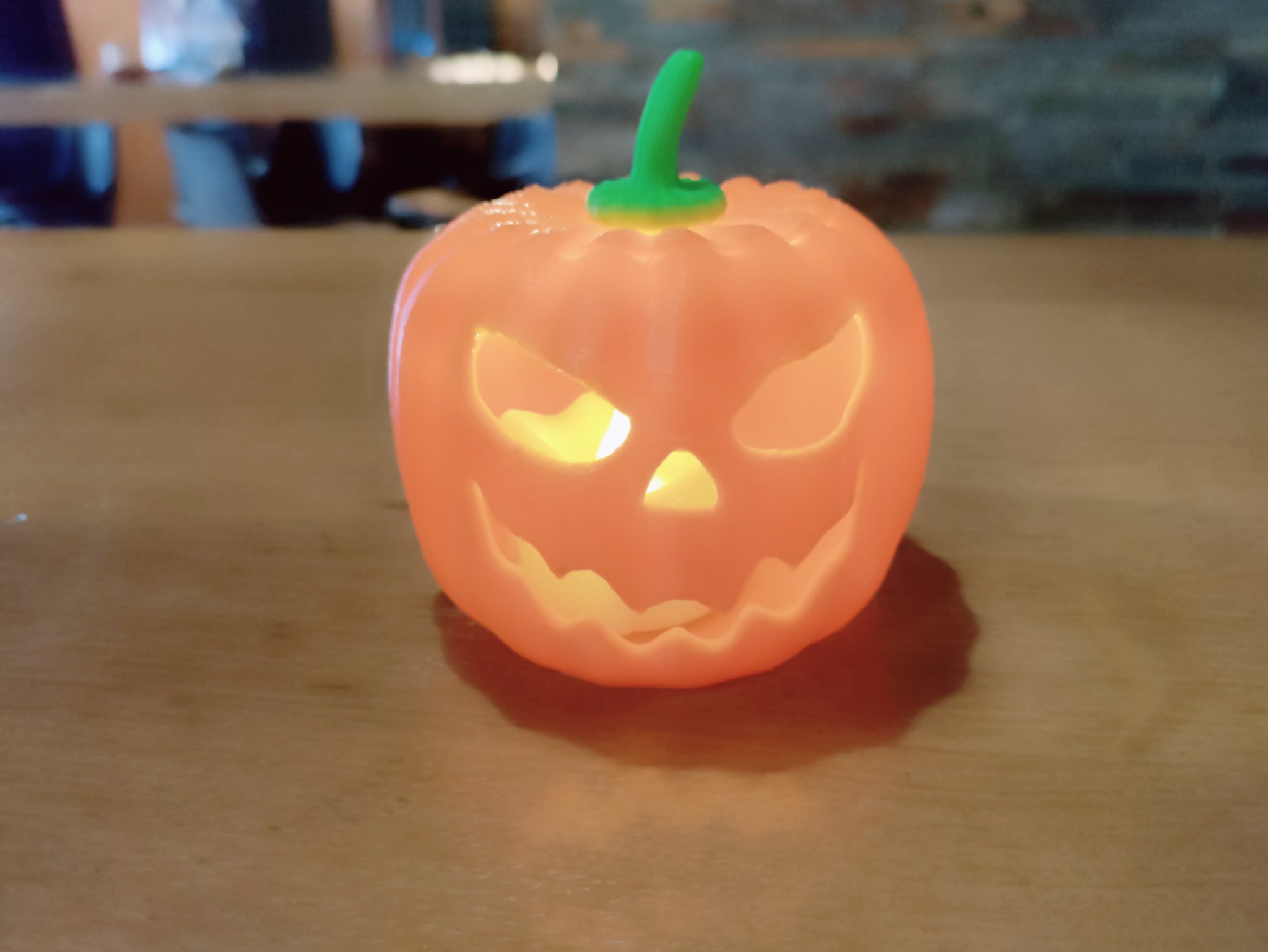 Đèn bí ngô Halloween với thiết kế độc đáo