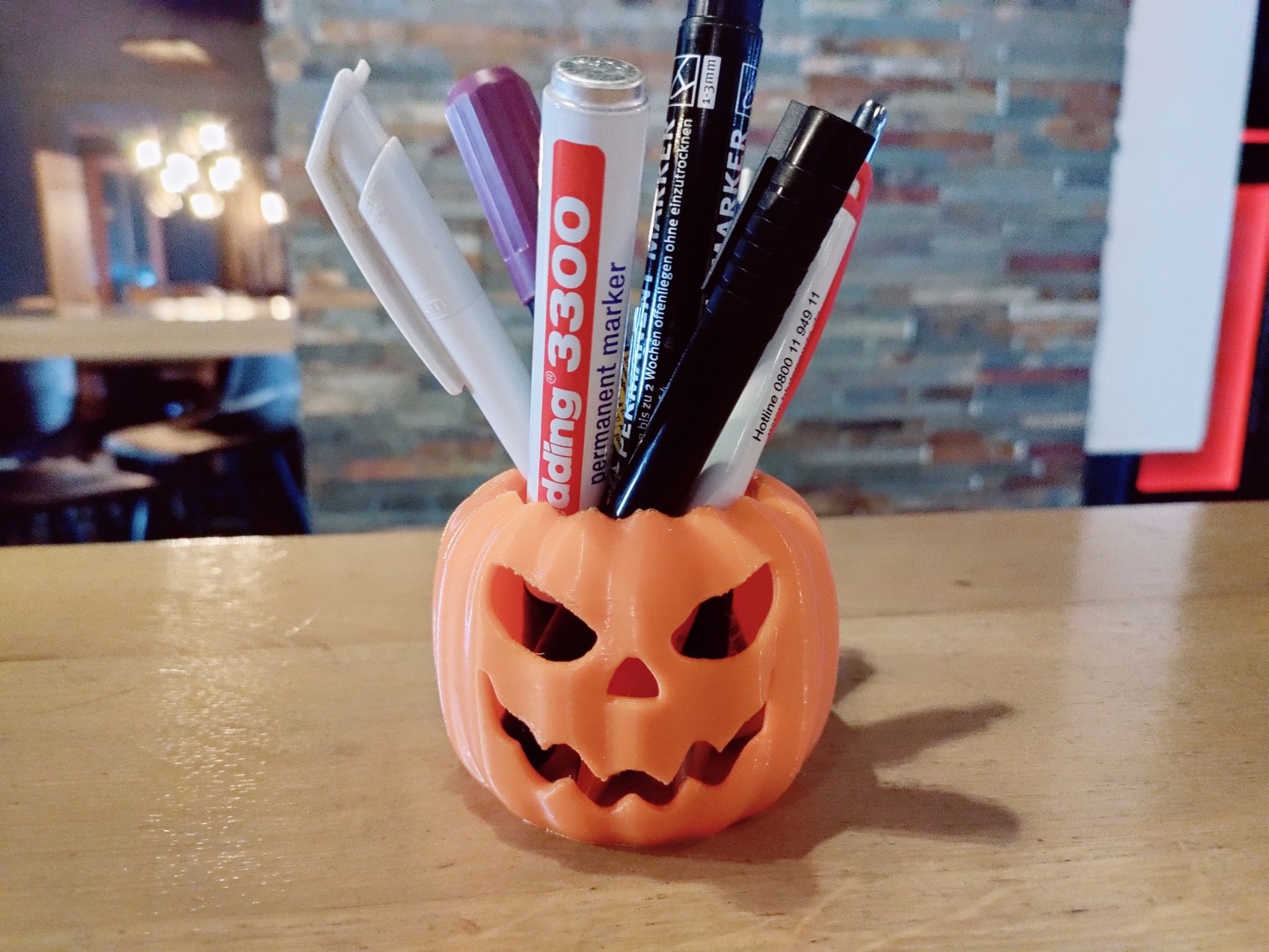 Đèn bí ngô Halloween với thiết kế độc đáo