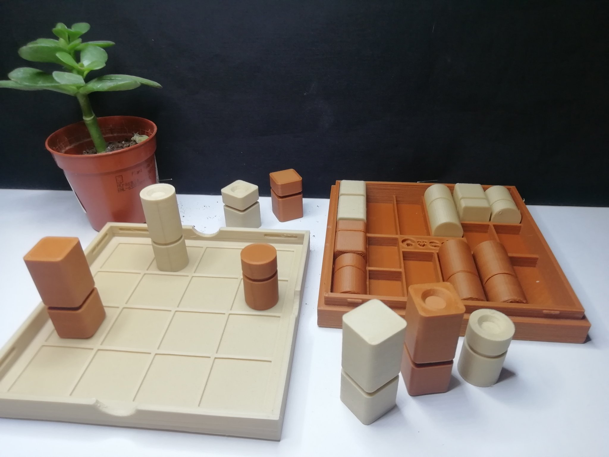 Trò chơi board game Quarto in được với hộp lưu trữ