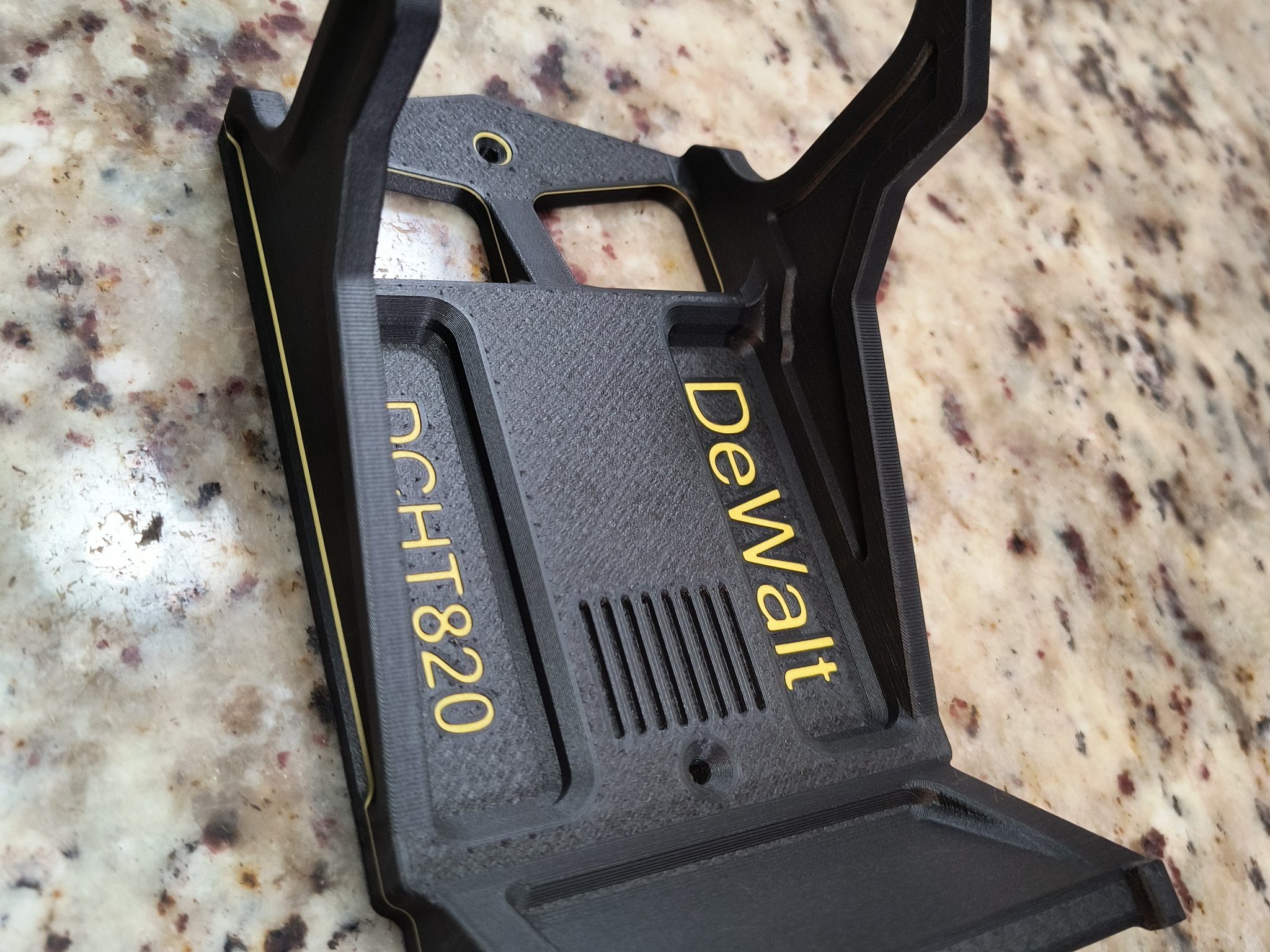 Giá treo tường cho máy cắt cỏ DeWalt DCHT820 20v