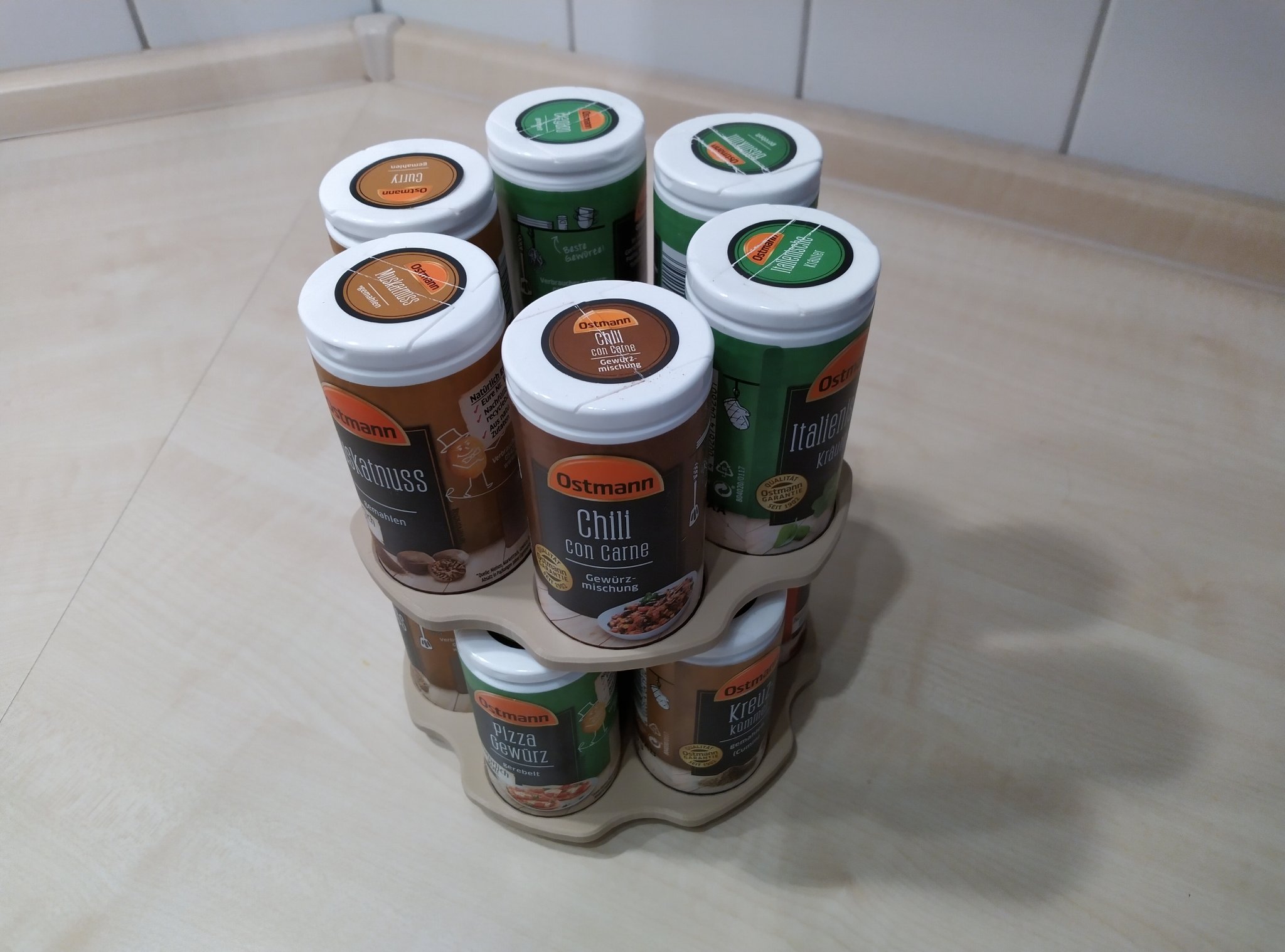 Giá đỡ gia vị xoay cải tiến cho nhà bếp