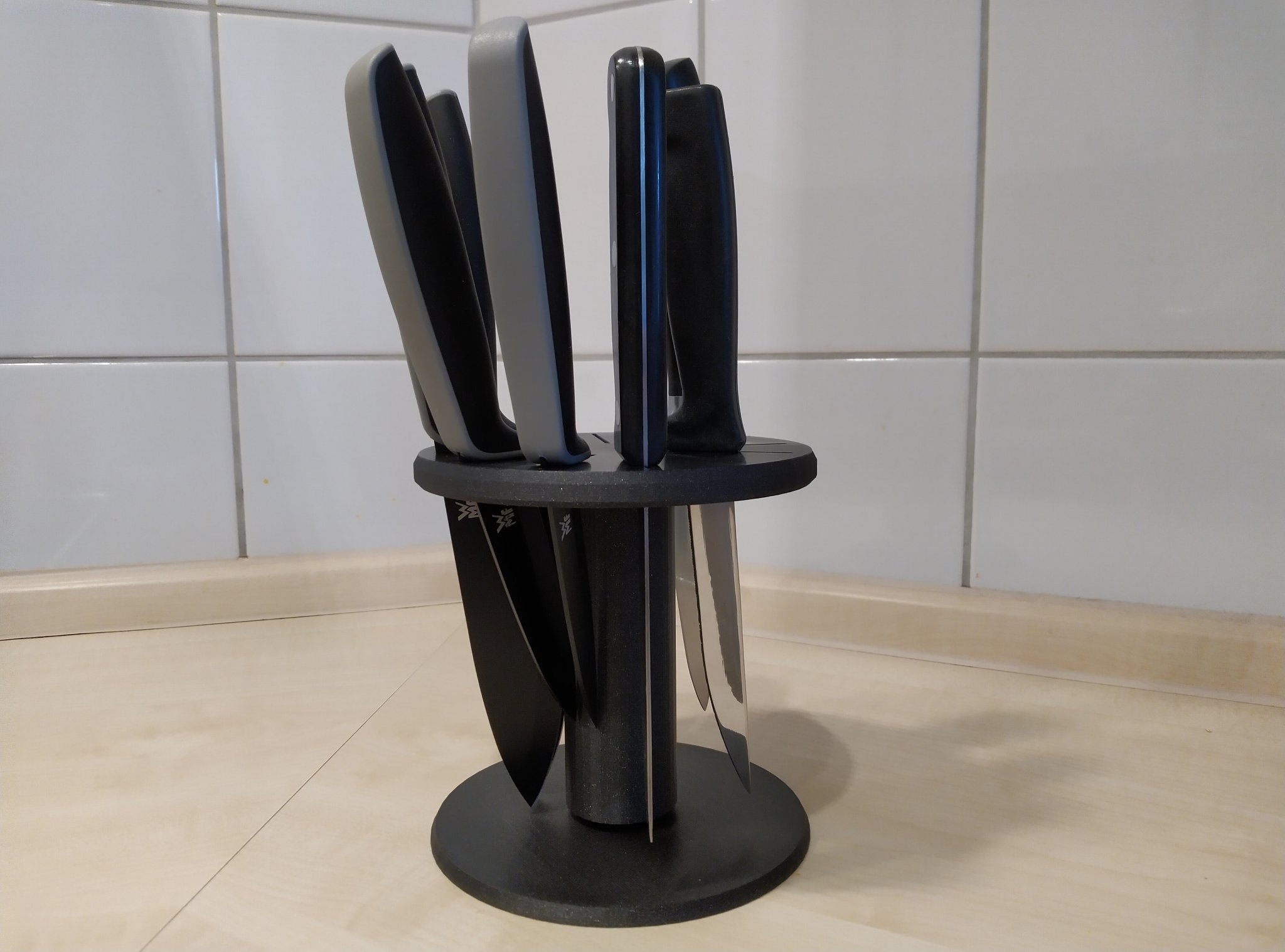 Giá đỡ dao xoay cải tiến cho nhà bếp