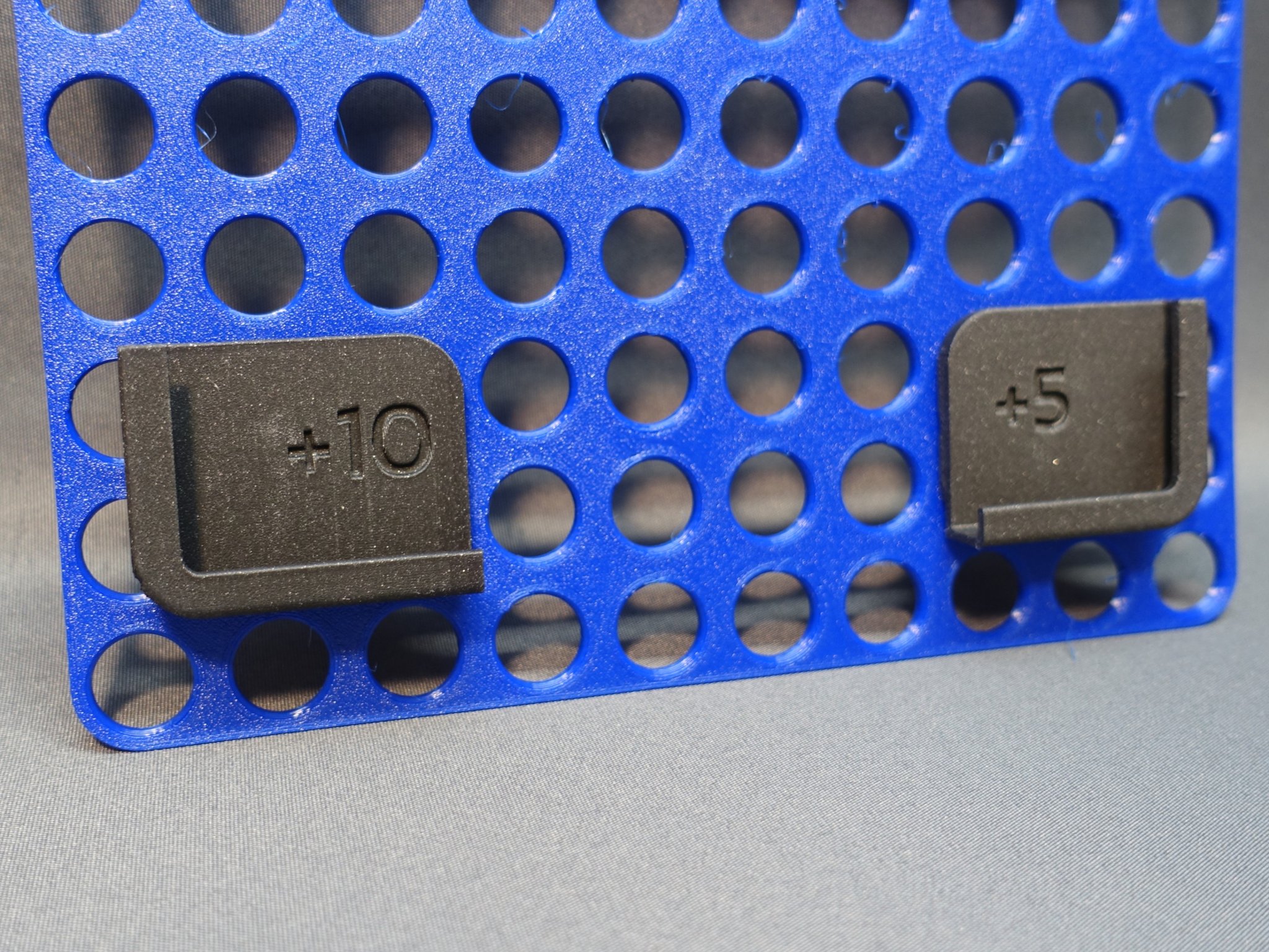 Giá đỡ máy tính bảng cho thùng PC Qube 500